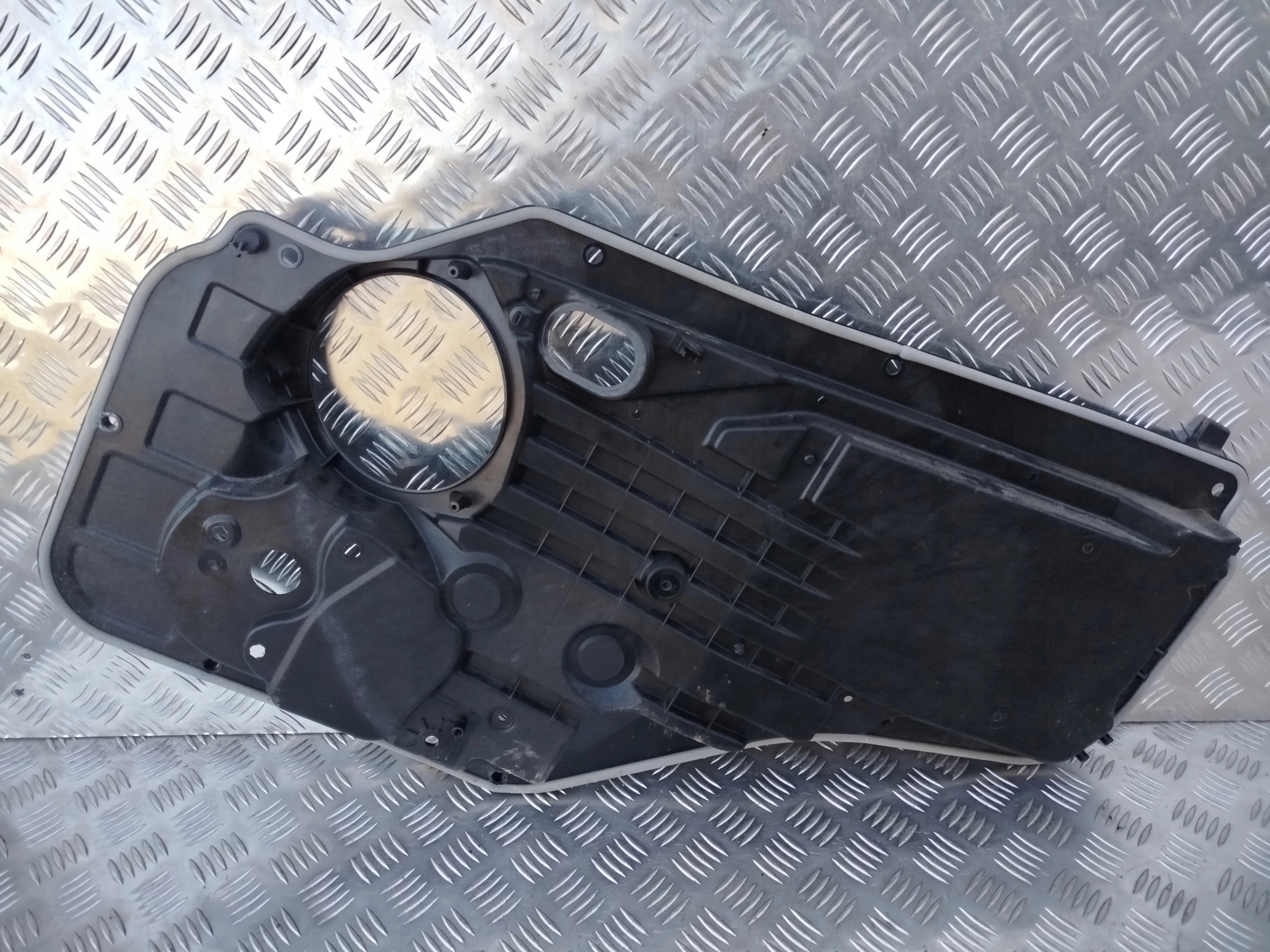 WYGŁUSZENIE DRZWI LEWE SCANIA G NTG