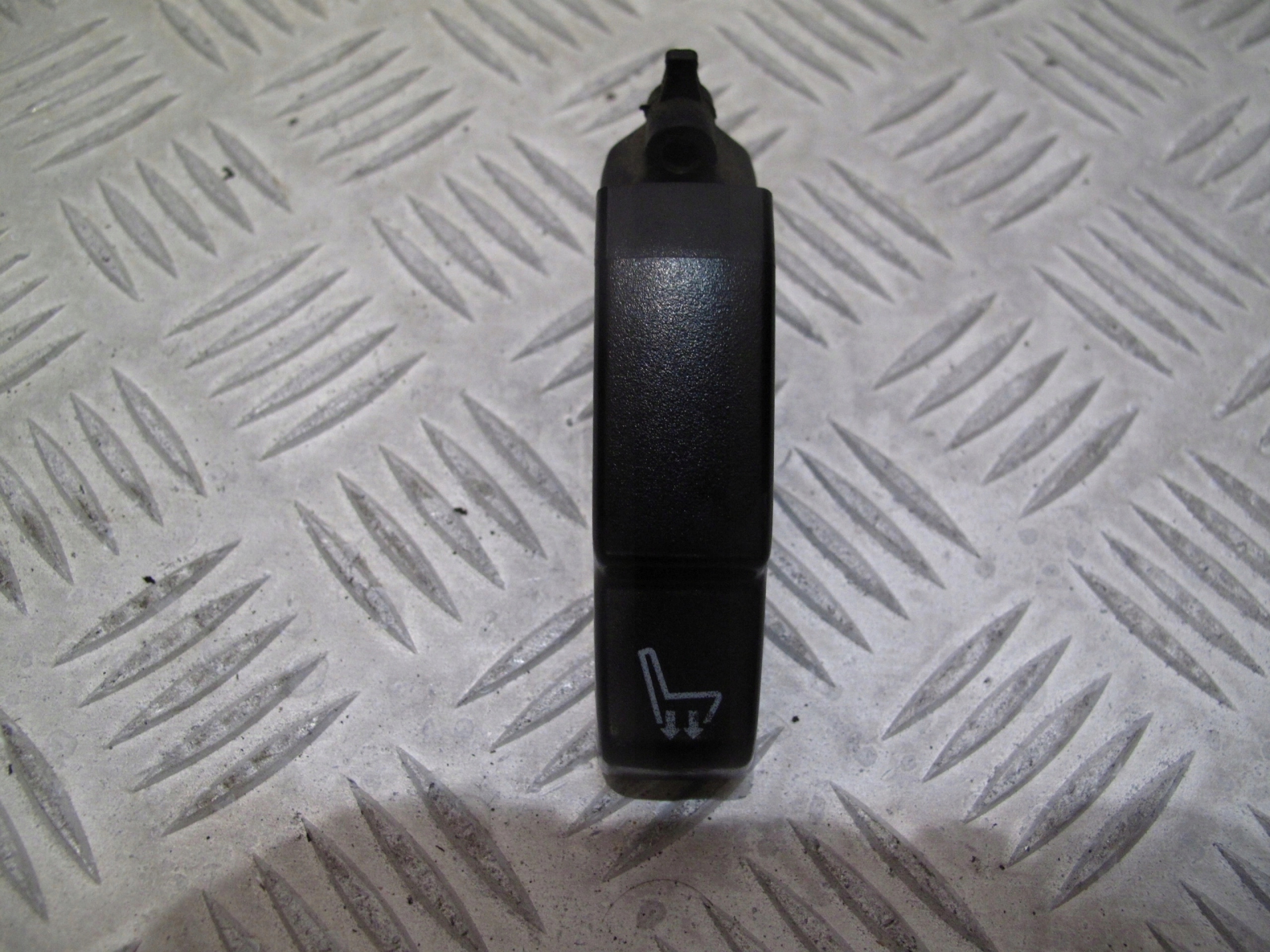 PRZYCISK FOTELA DO REGULACJI WYSOKOŚCI SCANIA R