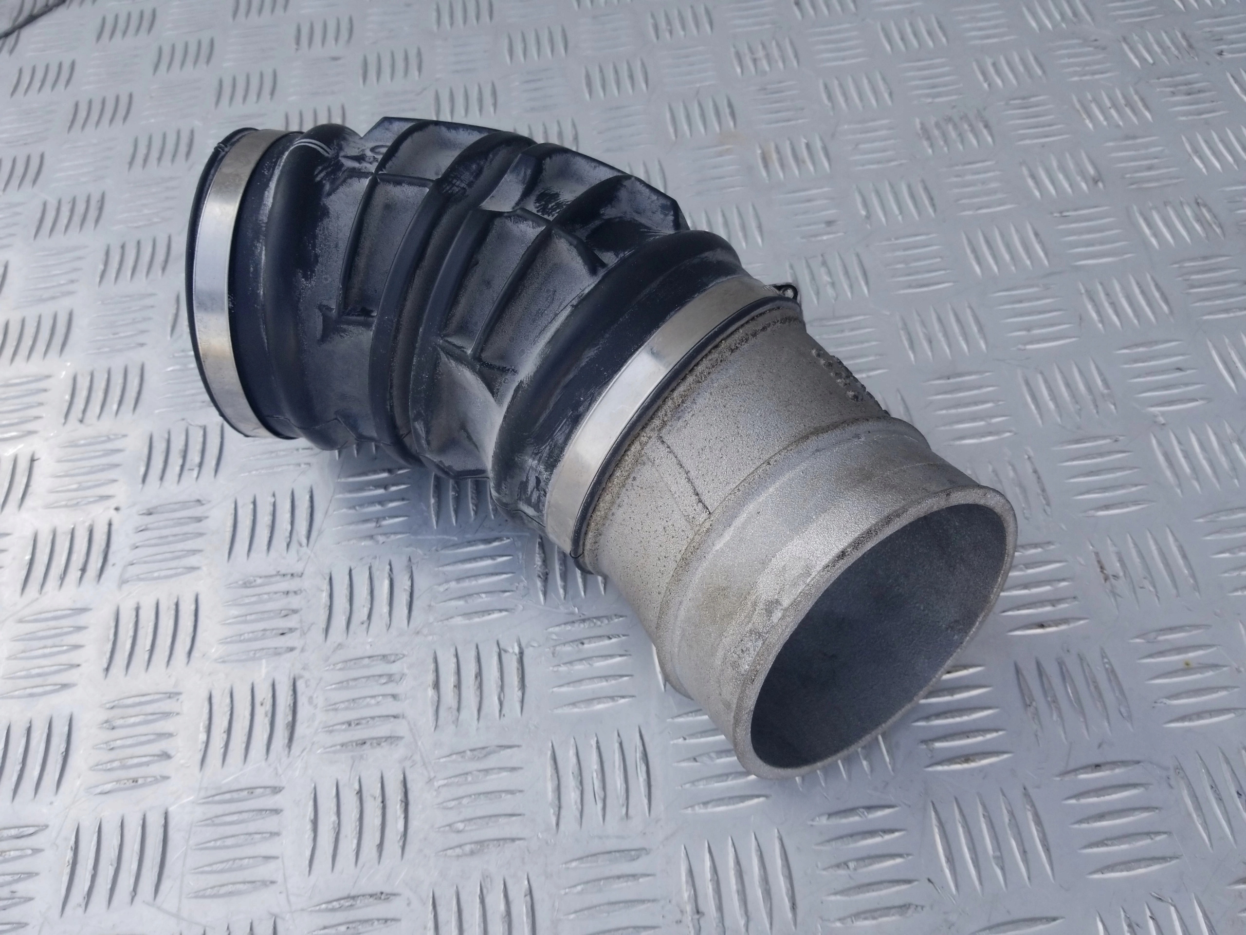 PRZEWÓD ŁĄCZNIK FILTRA POWIETRZA DAF CF 450 XF 106 - obrazek 2