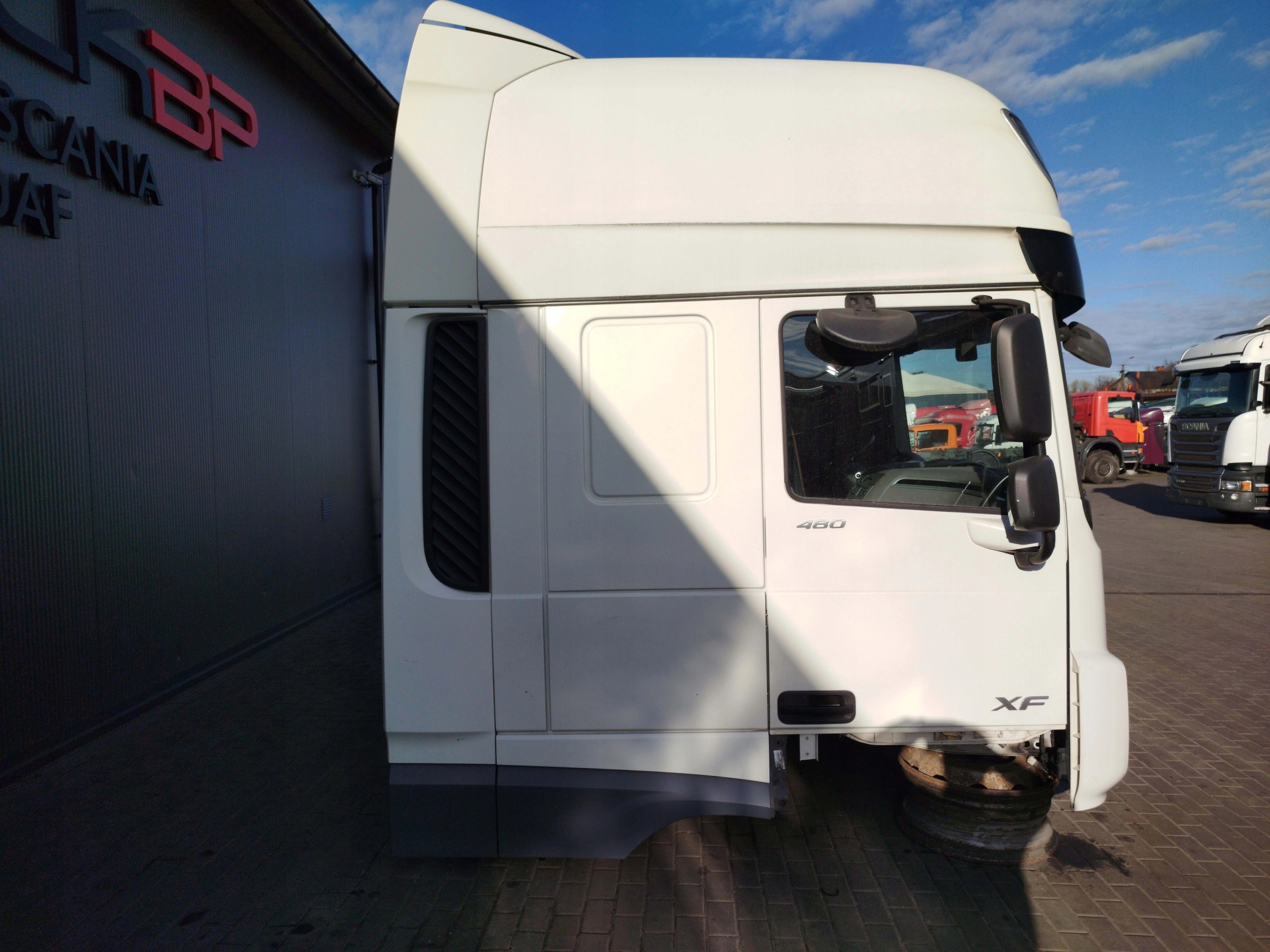 KABINA DAF XF 106 LIFT - obrazek 3