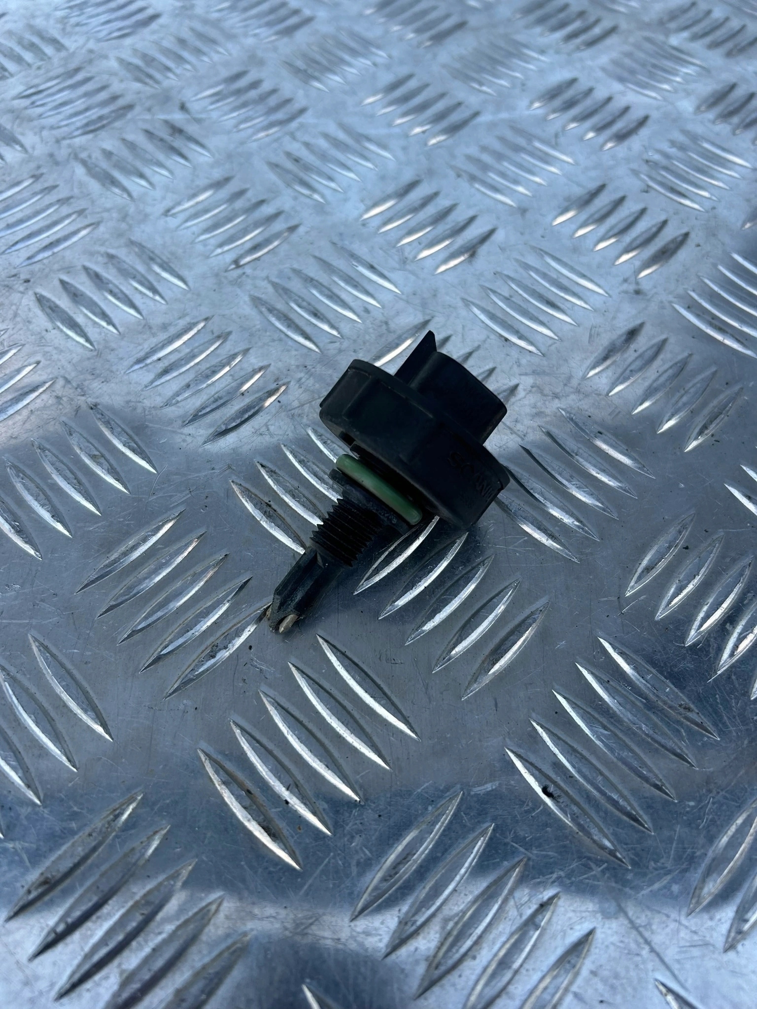 CZUJNIK ZAWÓR POZIOMU CIECZY CHŁODZĄCEJ SCANIA R