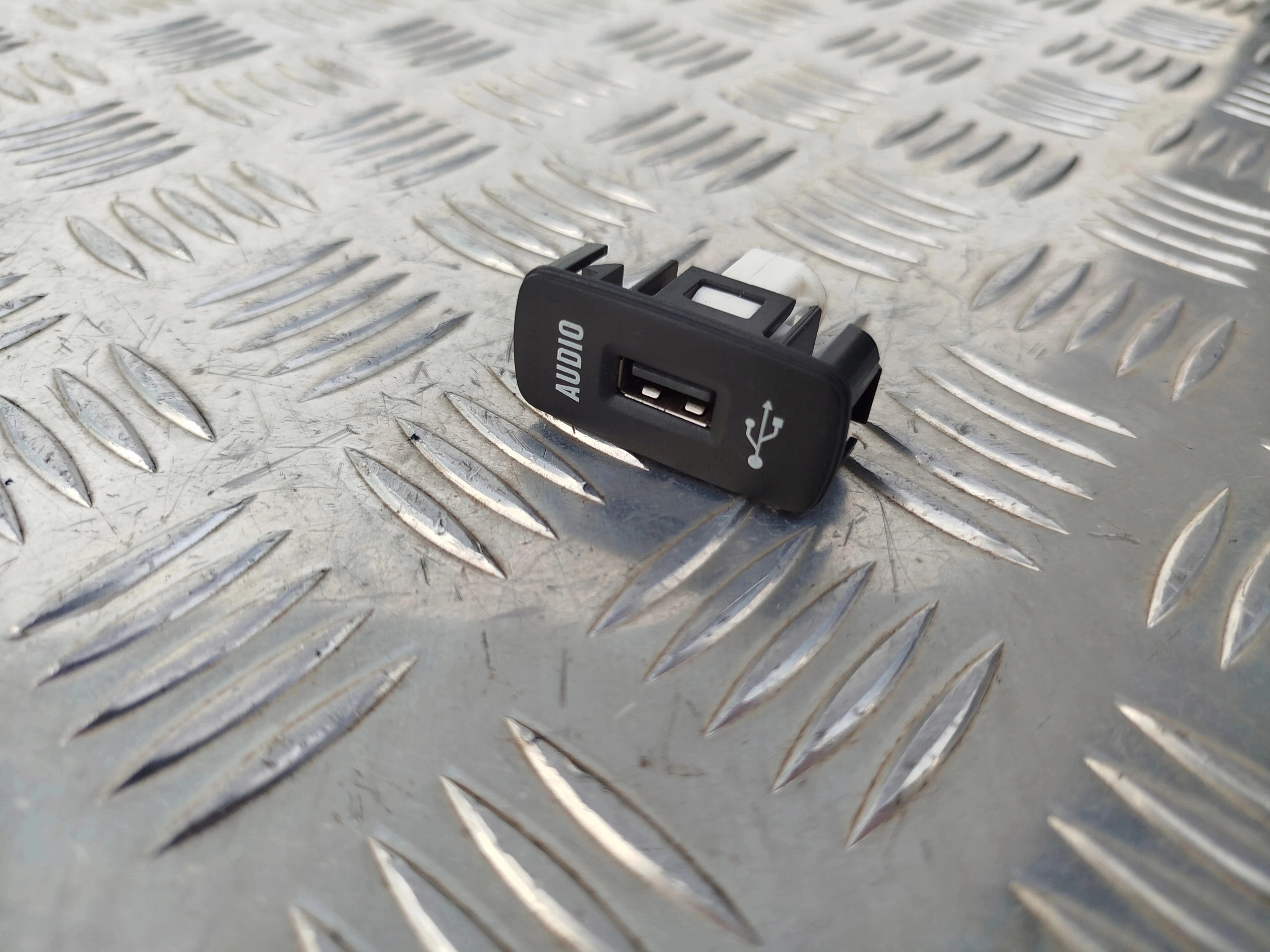 PRZEŁĄCZNIK PRZYCISK SCANIA R 1892246 - obrazek 10