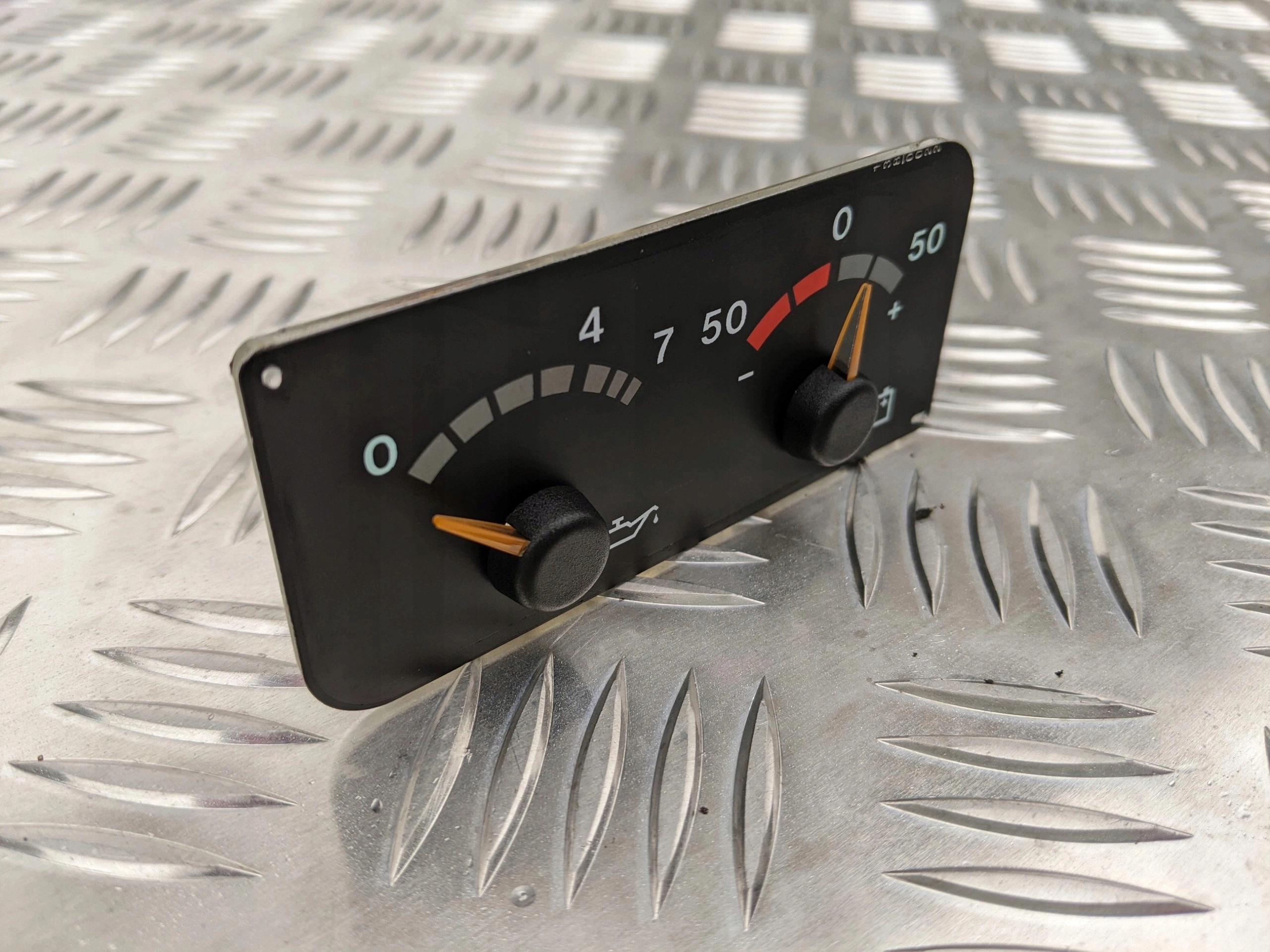 WSKAŹNIK OLEJU I DOŁADOWANIA AKUMULATORA SCANIA 4 - obrazek 2