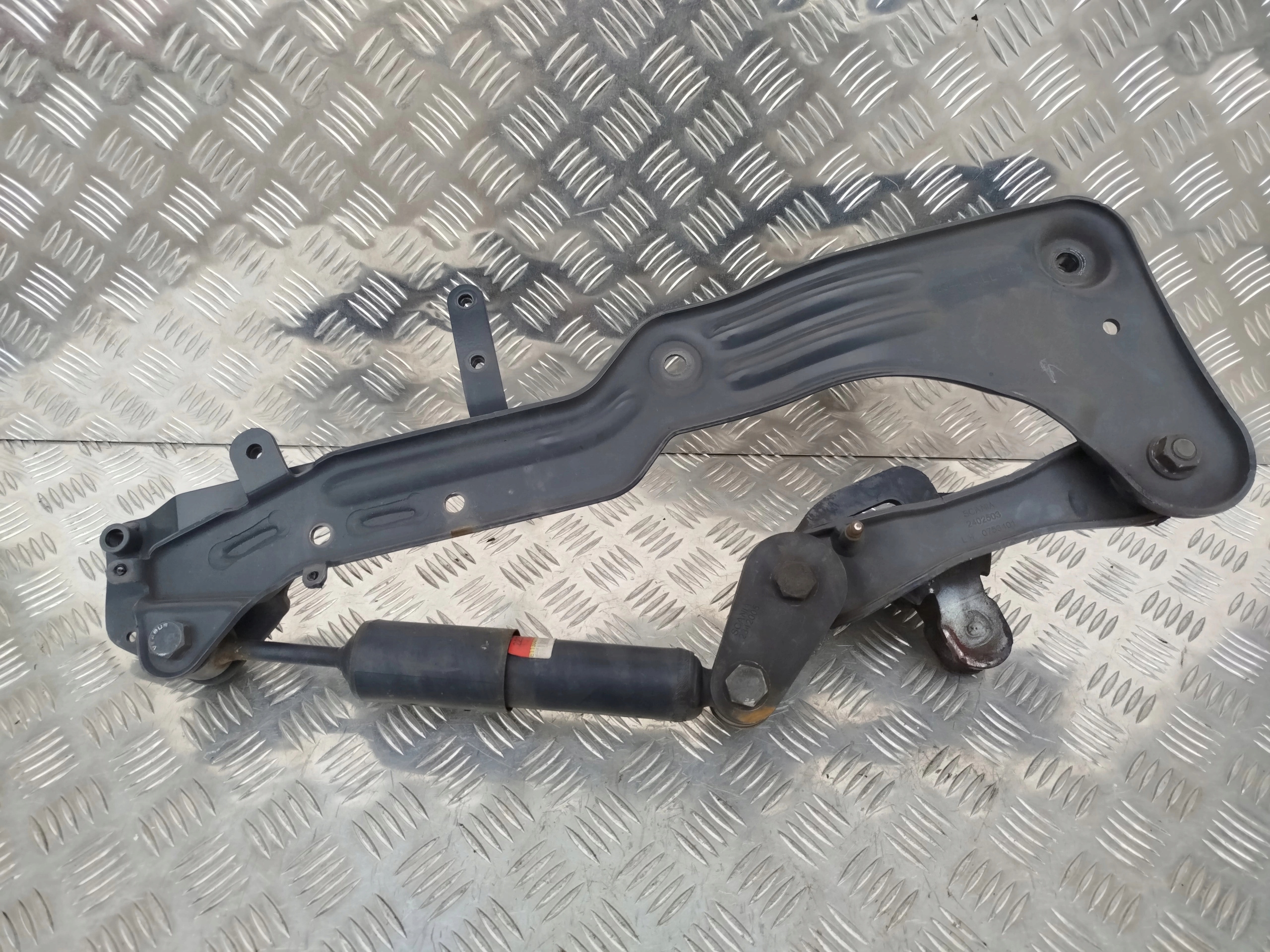 WSPORNIK ZAWIESZENIA LEWY KABINY SCANIA R NTG