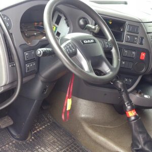 KOMPLETNY ŚRODEK KABINY WYPOSAŻENIE DAF XF 106