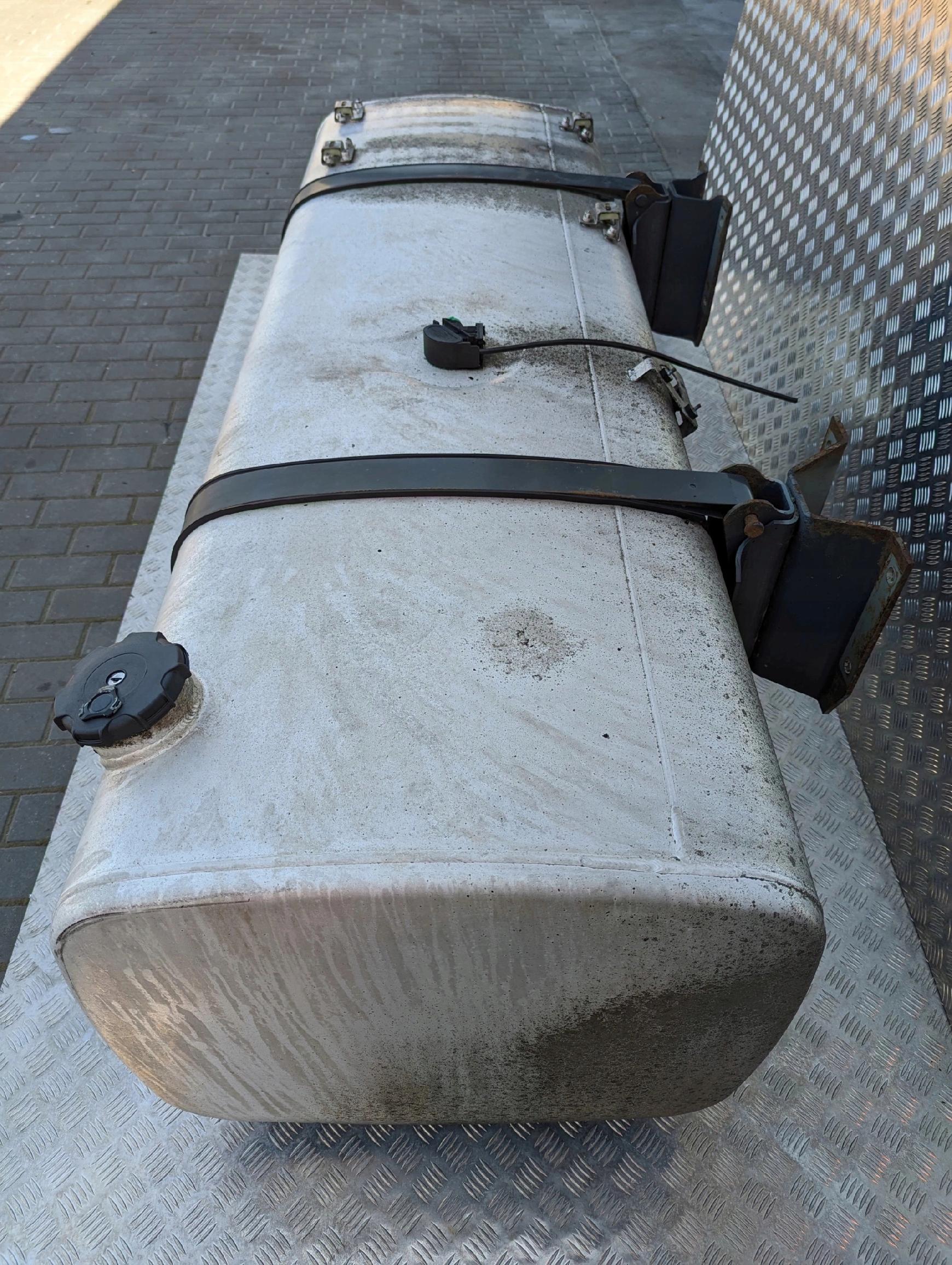 ZBIORNIK PALIWA 690 LITRÓW DAF XF 106 2016 ROK - obrazek 2