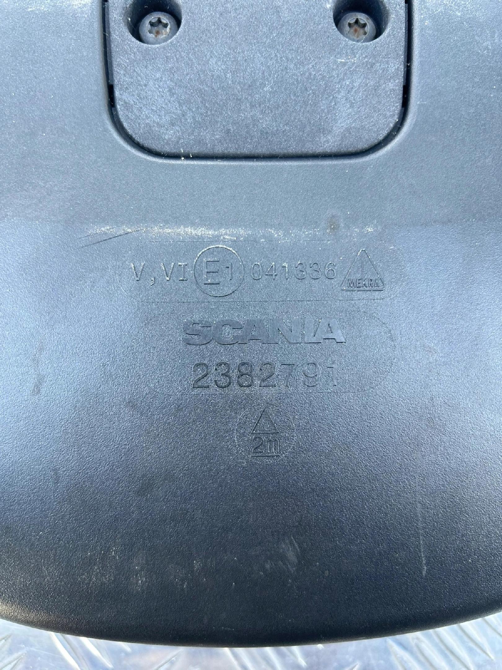 LUSTERKO ZEWNĘTRZNE KRAWEŻNIKOWE SCANIA R - obrazek 2