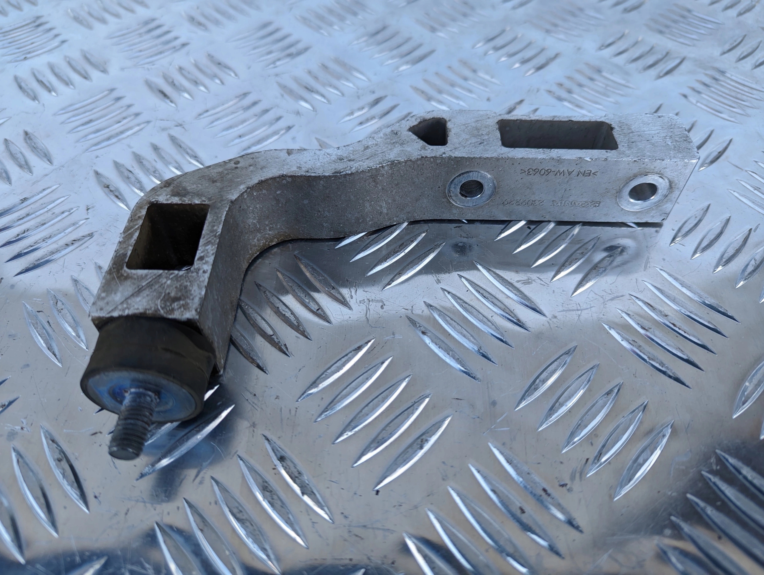 WSPORNIK MOCOWANIE PIERŚCIENIA WENTYLATORA SCANIA - obrazek 4