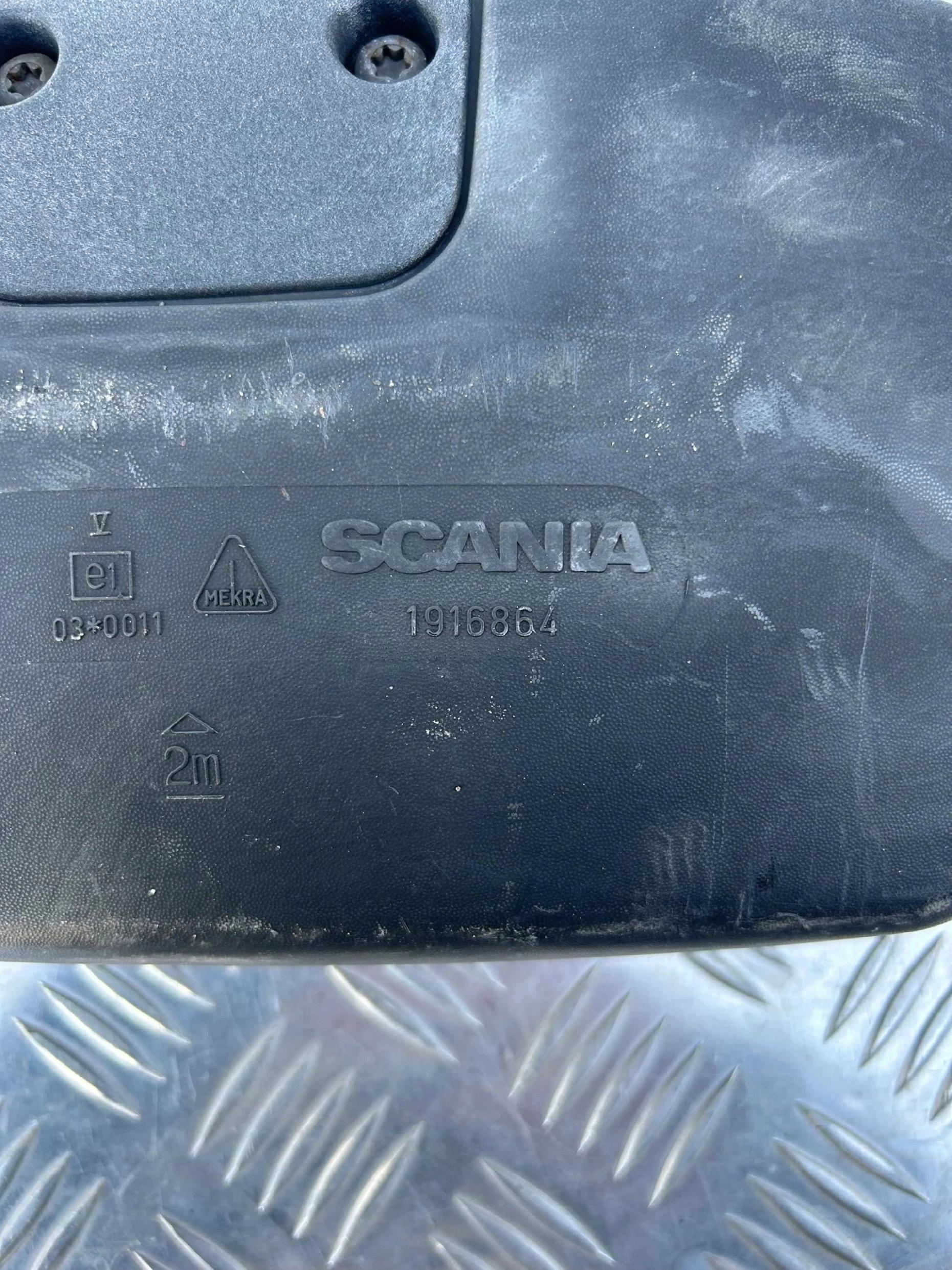 LUSTERKO ZEWNĘTRZNE KRAWEŻNIKOWE SCANIA R - obrazek 2