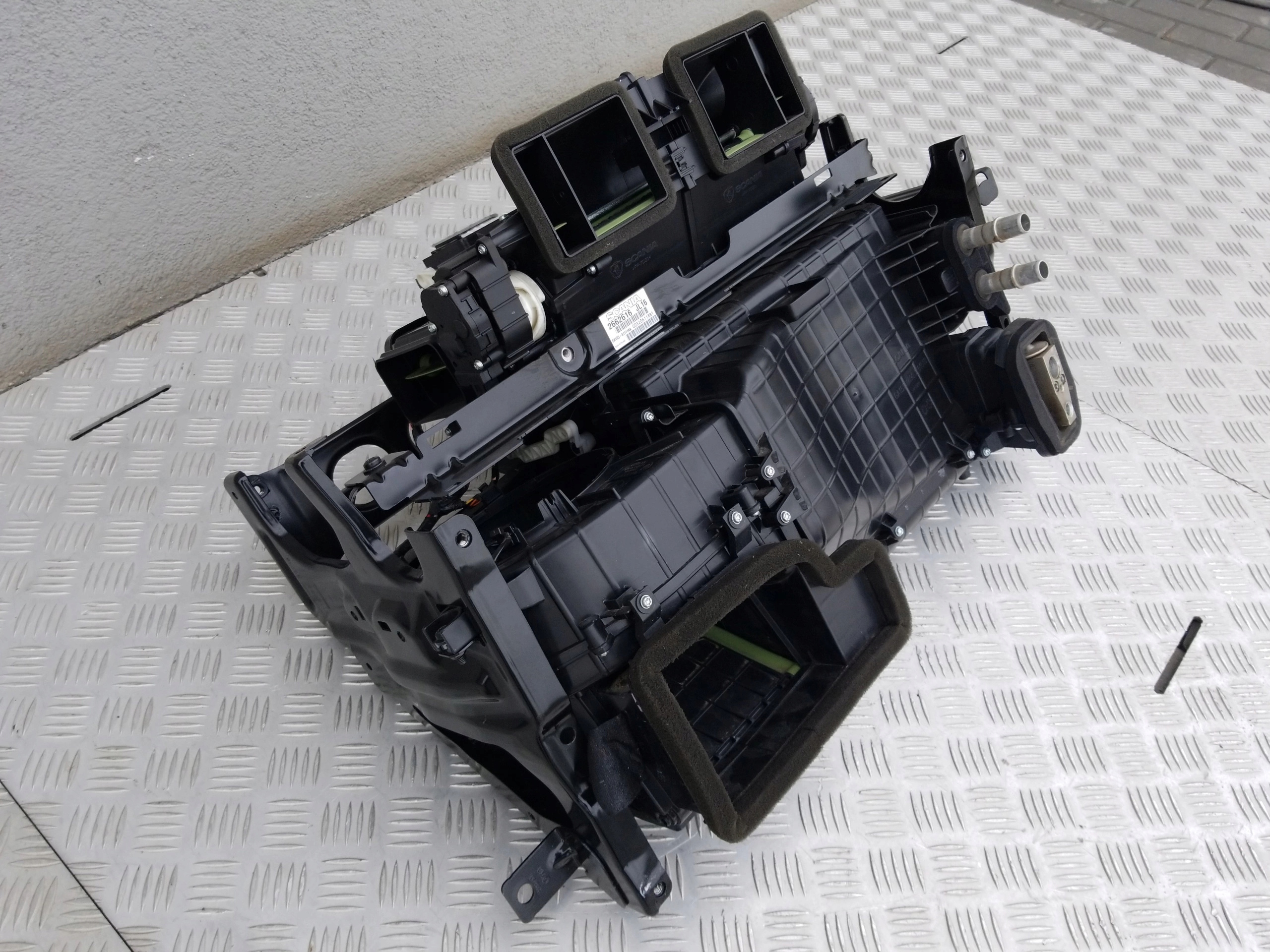 NAGRZEWNICA KOMPLETNA SCANIA R S - obrazek 4