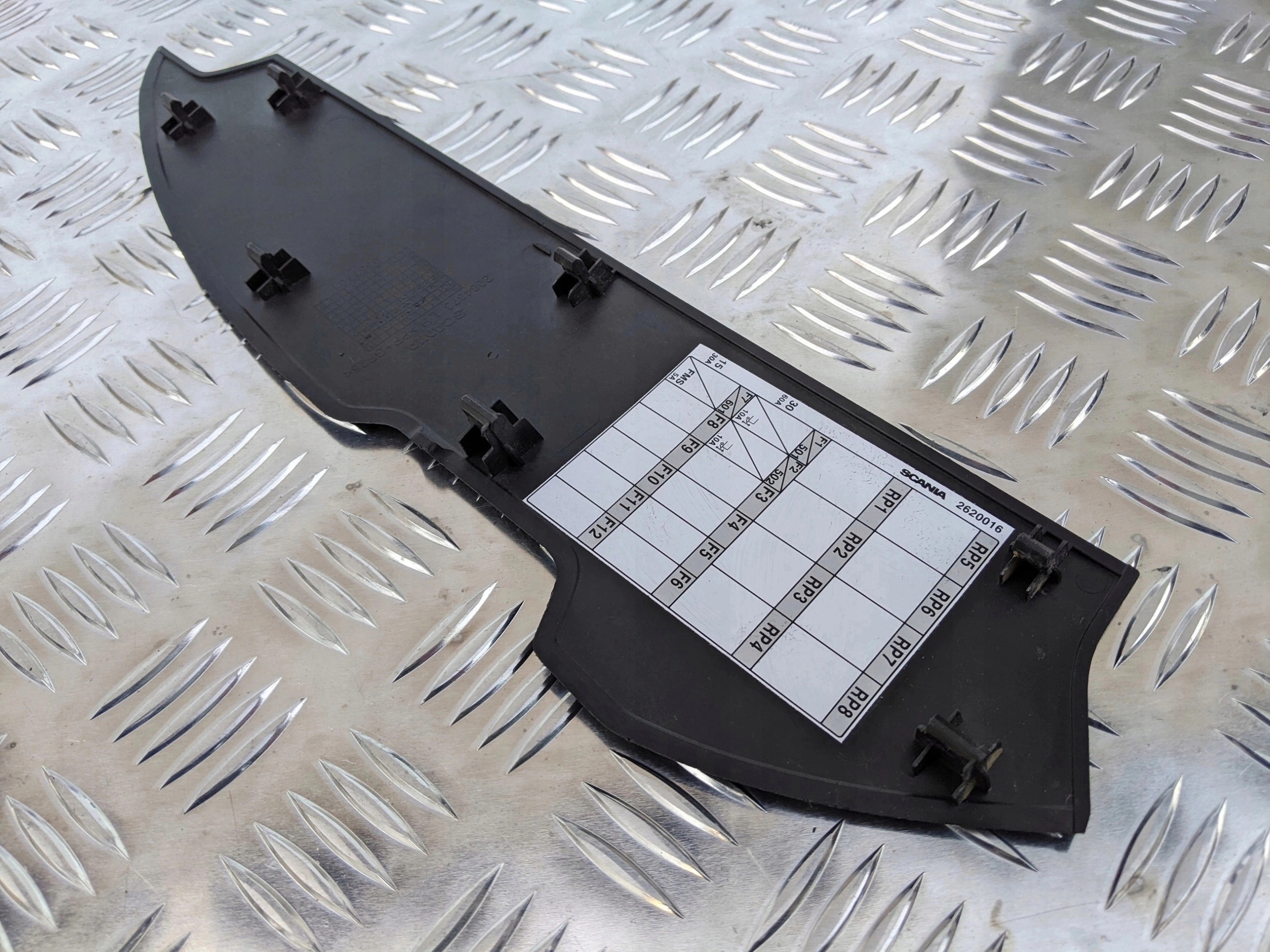 ZAŚLEPKA PRZEKAŹNIKÓW BEZPIECZNIKÓW SCANIA NTG - obrazek 3