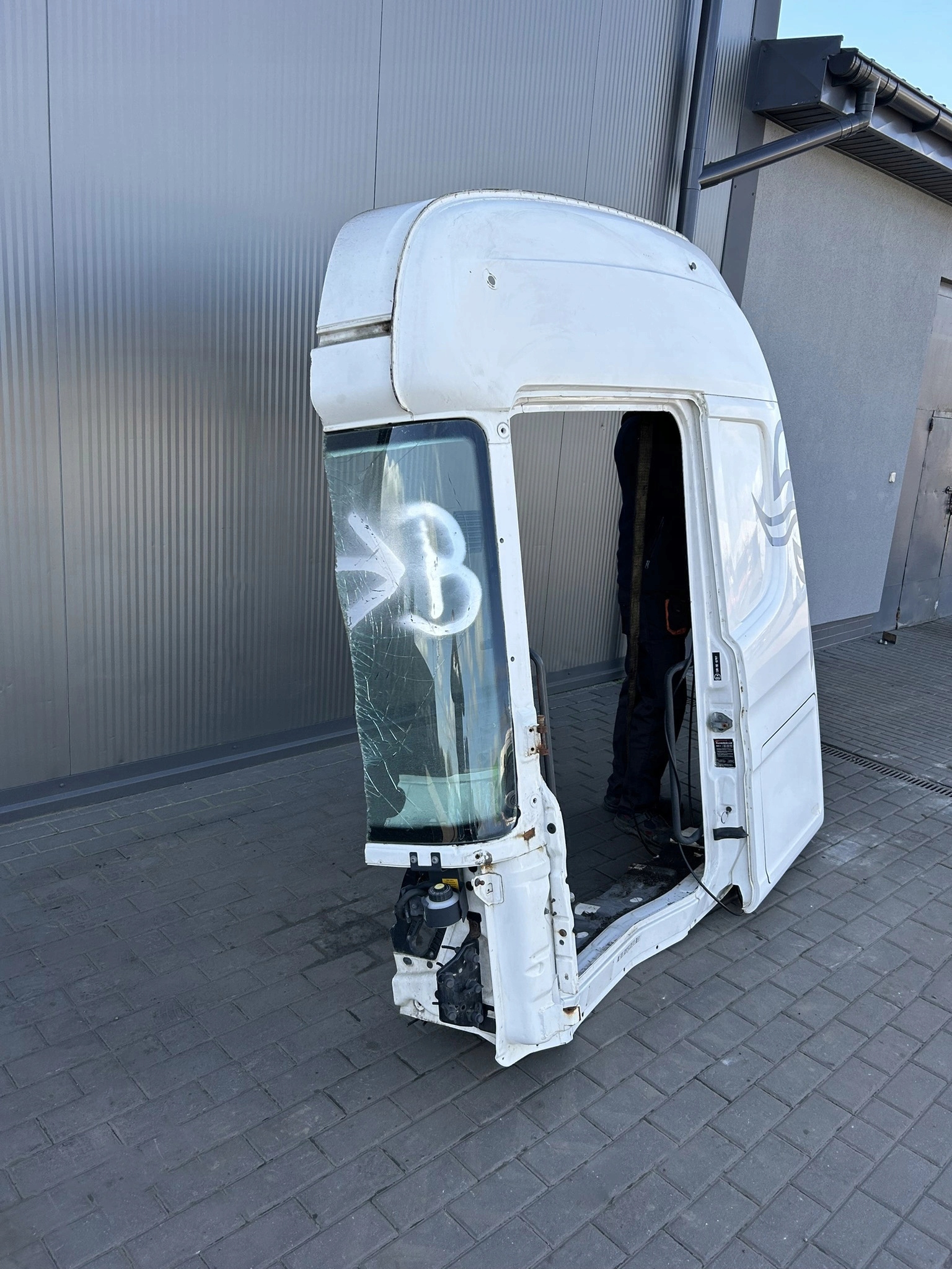 BOK KABINY DUŻY SCHOWEK SCANIA R HIGHLINE - obrazek 3