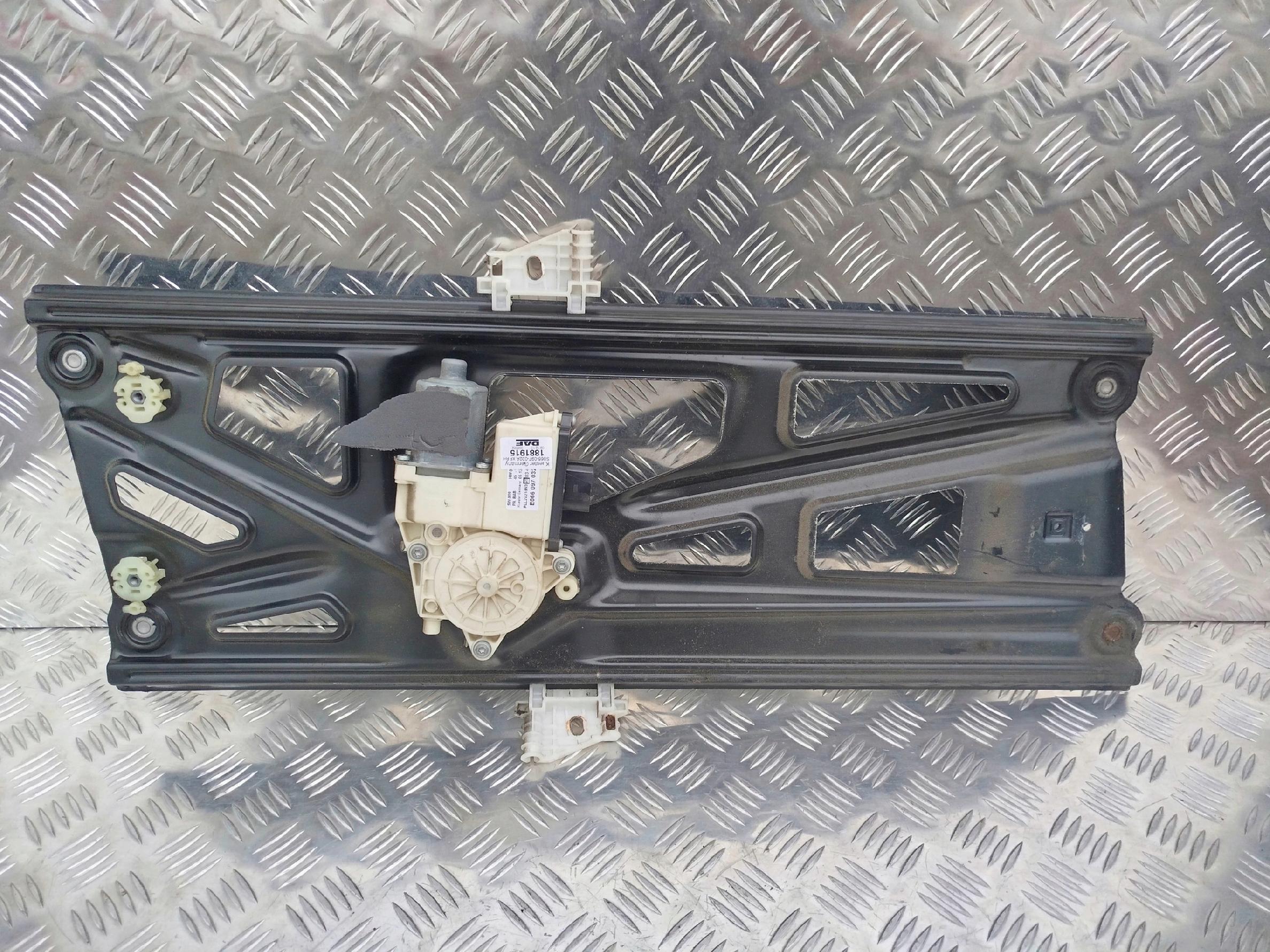 MECHANIZM PODNOSZENIA SZYBY PRAWY DAF XF 106