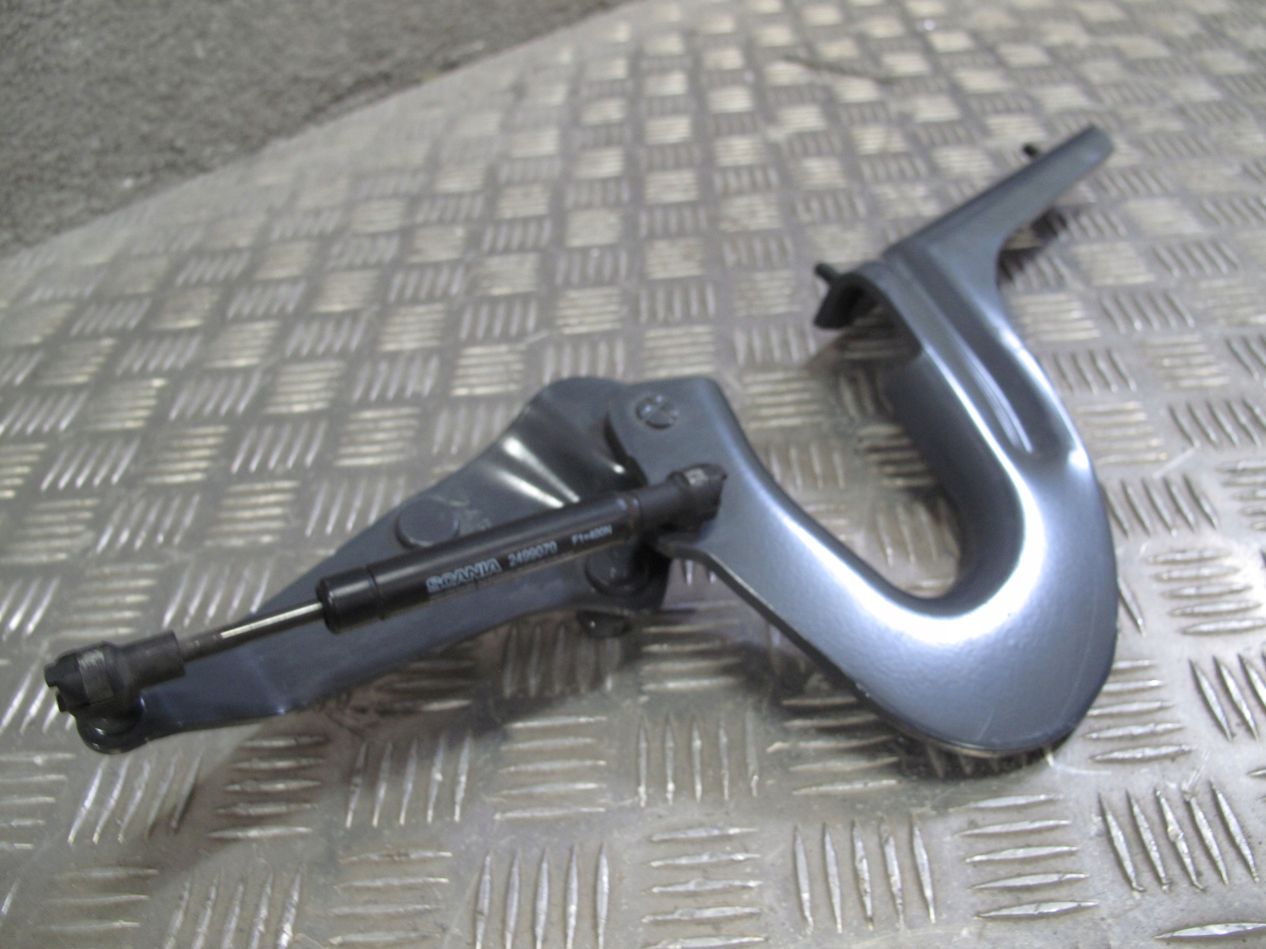 ZAWIAS ŁAWECZKI DOLNEJ SCANIA R S - obrazek 3