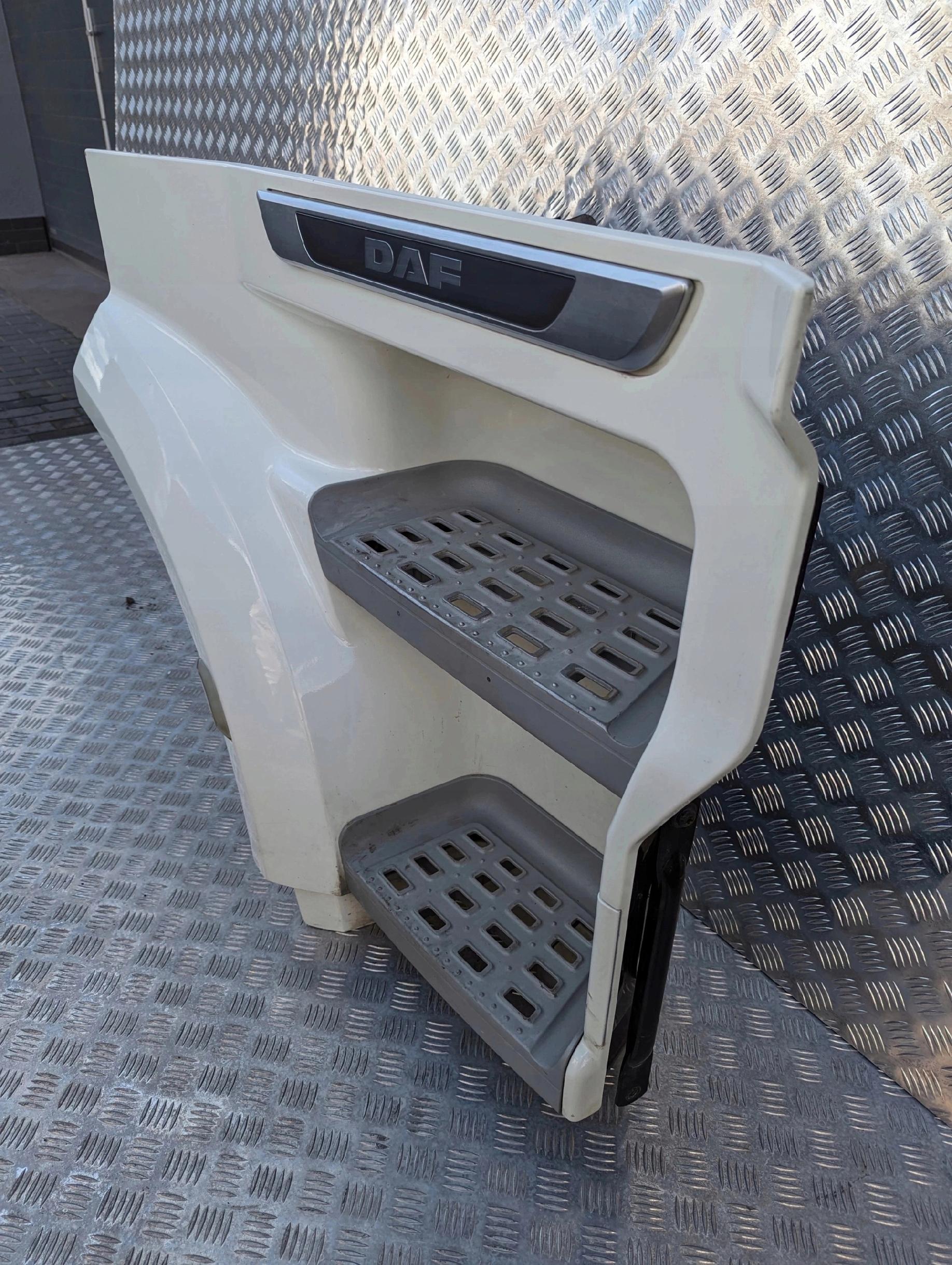 STOPNICA STOPIEŃ SCHODY DAF XF 106 LIFT - obrazek 3