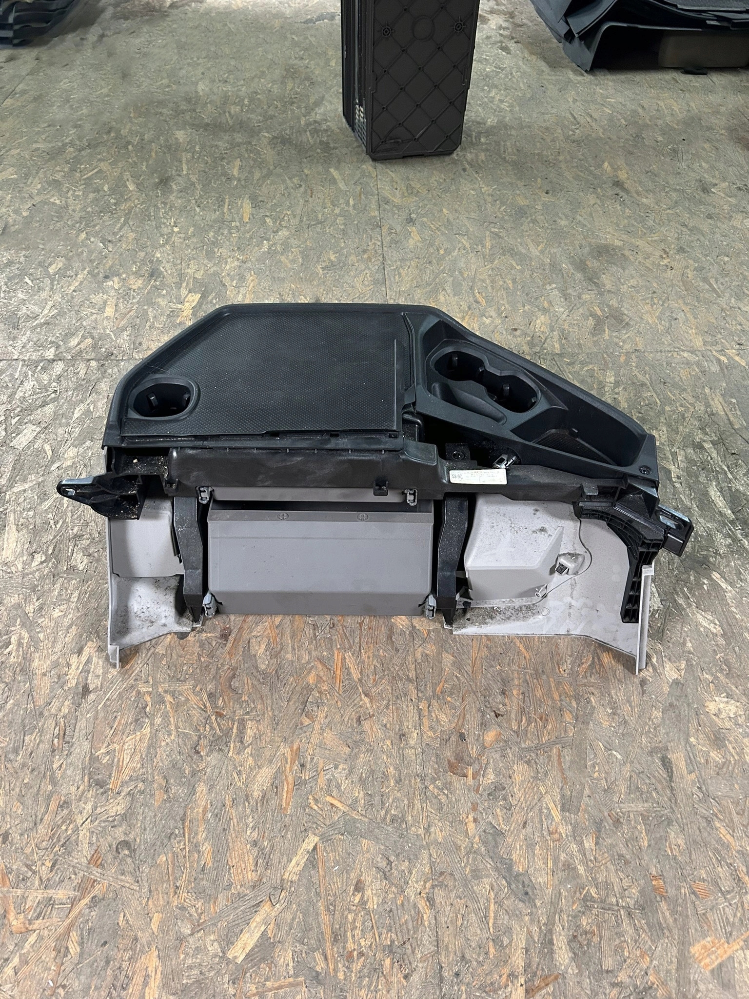 KONSOLA KOKPIT ZE SCHOWKAMI SCANIA R NTG - obrazek 4