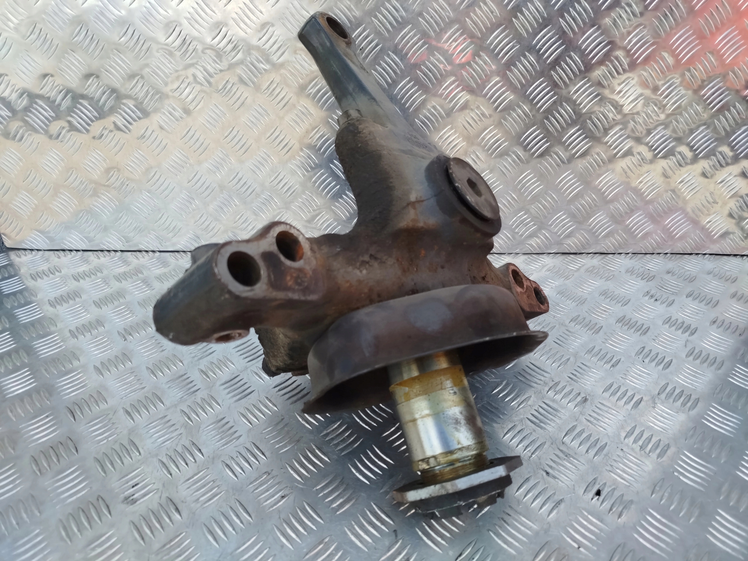 ZWROTNICA HAMULEC TARCZOWY LEWA SCANIA NTG