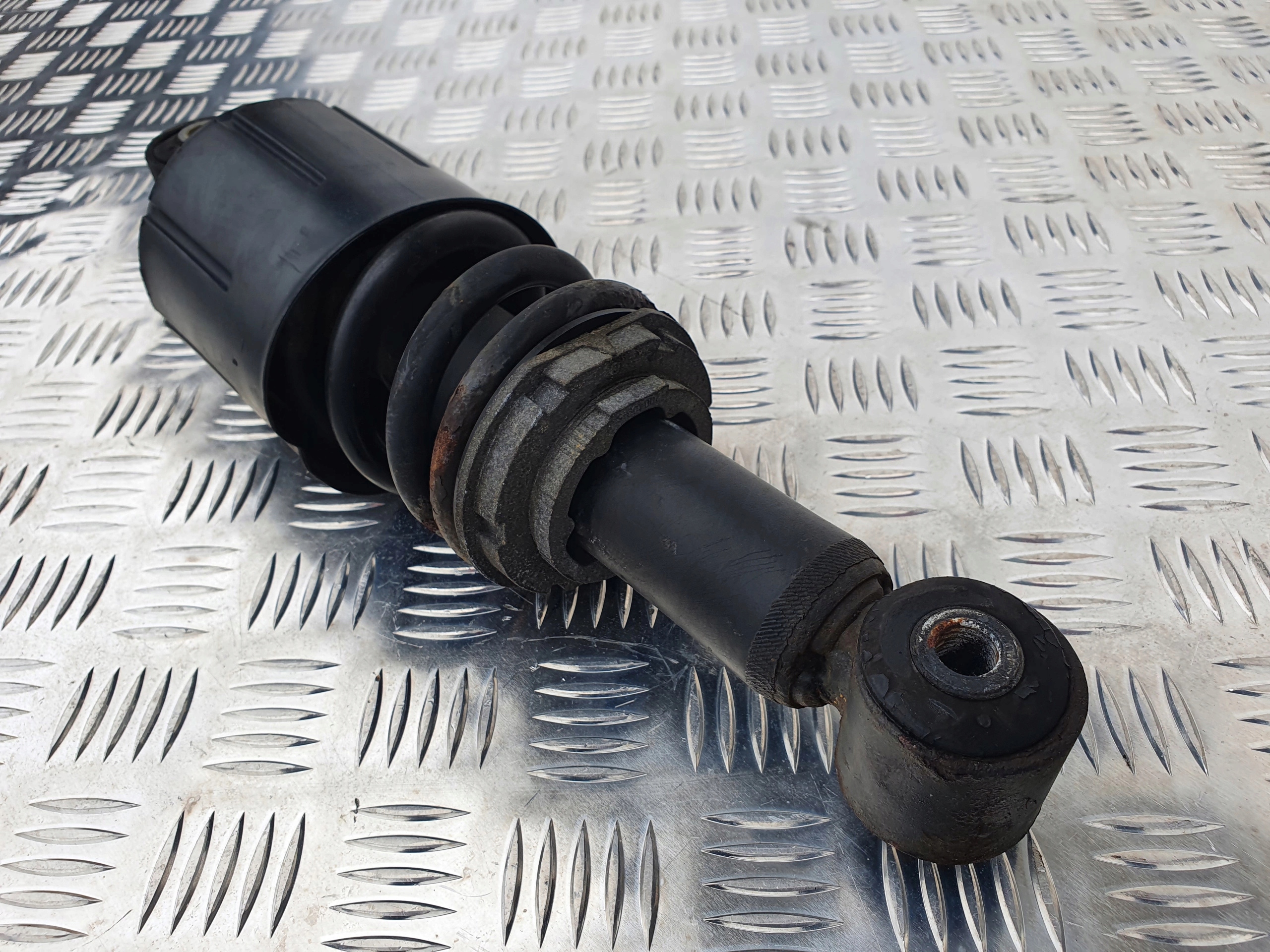 AMORTYZATOR ZAWIESZENIA KABINY DAF XF 106 - obrazek 3