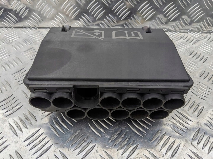 SKRZYNKA ROZDZIELCZA BEZPIECZNIKÓW SCANIA NTG - obrazek 3