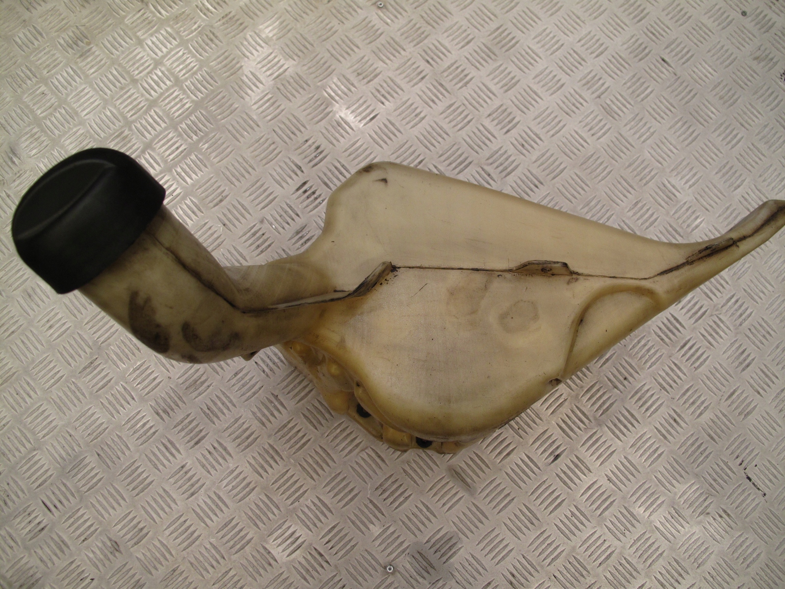 ZBIORNIK ZBIORNICZEK DO SPRYSKIWACZY SCANIA 4 - obrazek 2