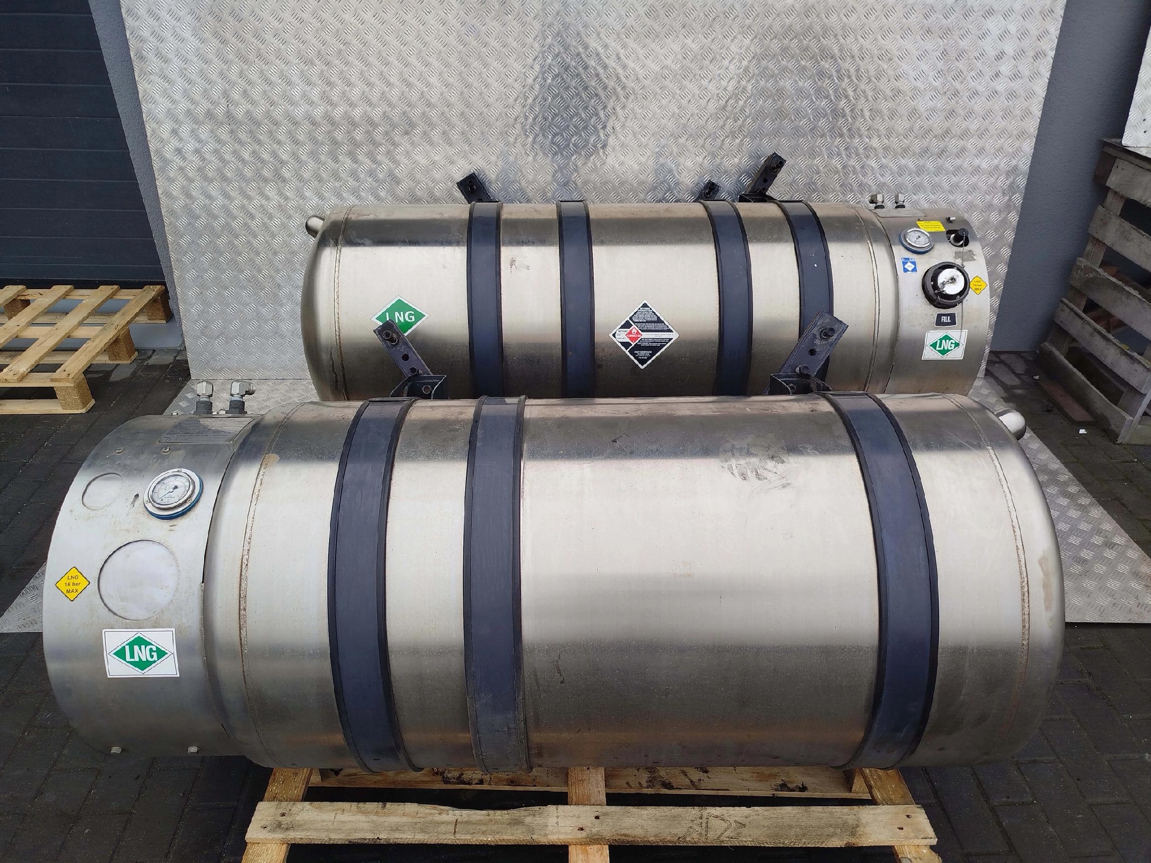 ZBIORNIK ZBIORNIKI GAZOWE LNG KOMPLETNE Z PRZEWODAMI SCANIA NTG