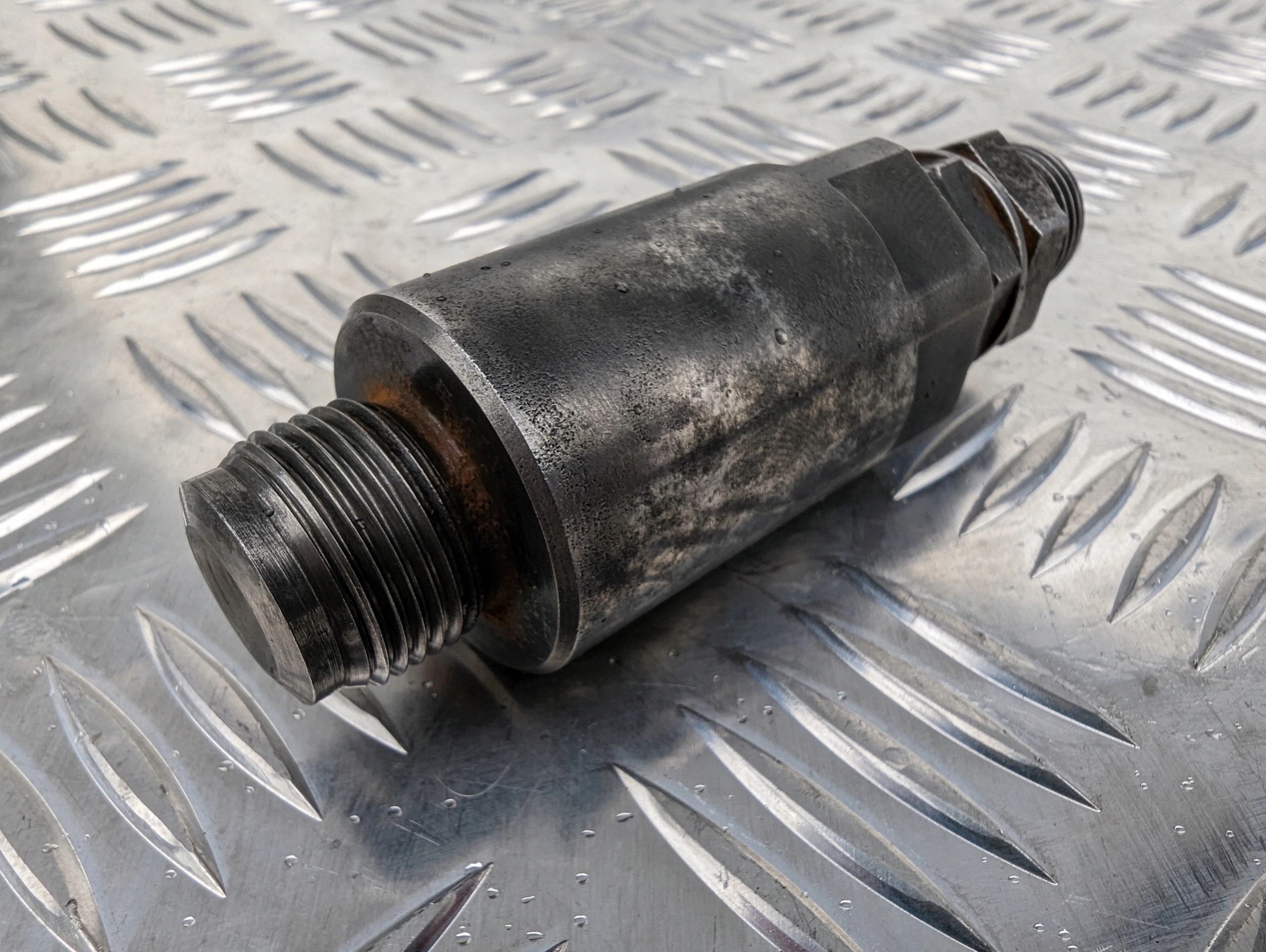 ZAWÓR REGULATOR CIŚNIENIA PALIWA NA LISTWIE SCANIA - obrazek 3