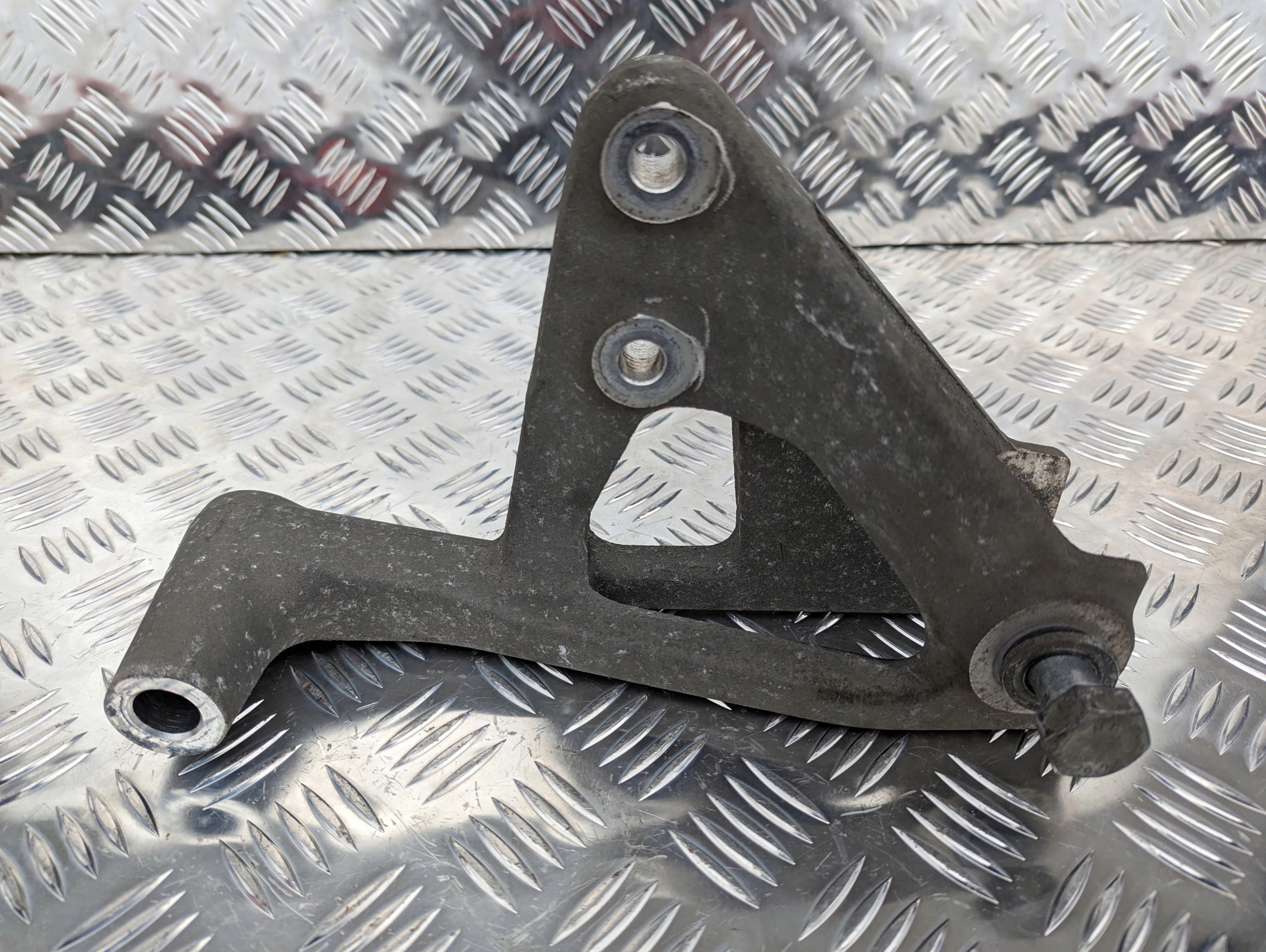 WSPORNIK SIŁOWNIKA KABINY SCANIA S NTG - obrazek 2