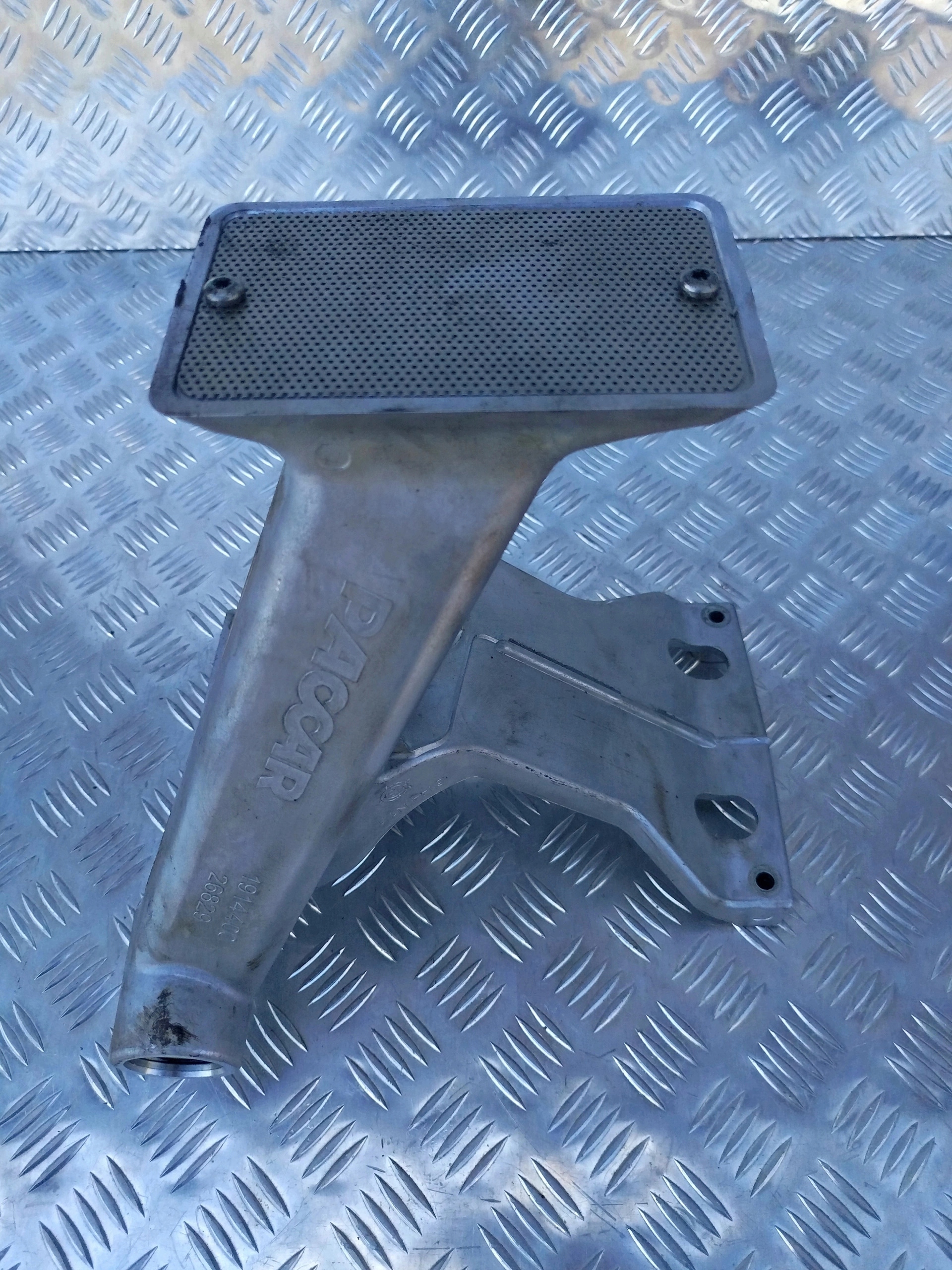 SMOK SSAK OLEJU DAF XF 106