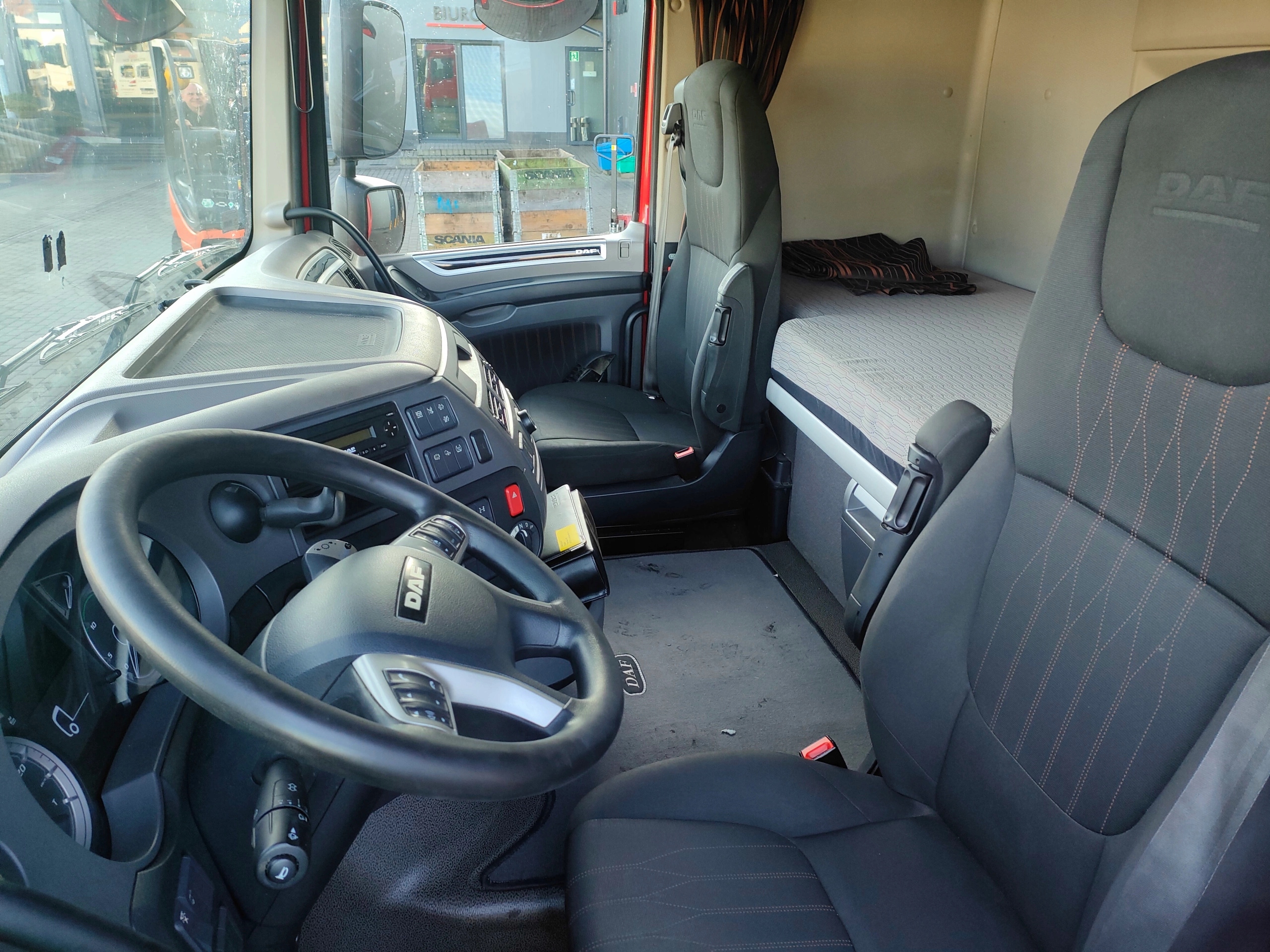 KABINA DAF XF 106 LIFT - obrazek 8