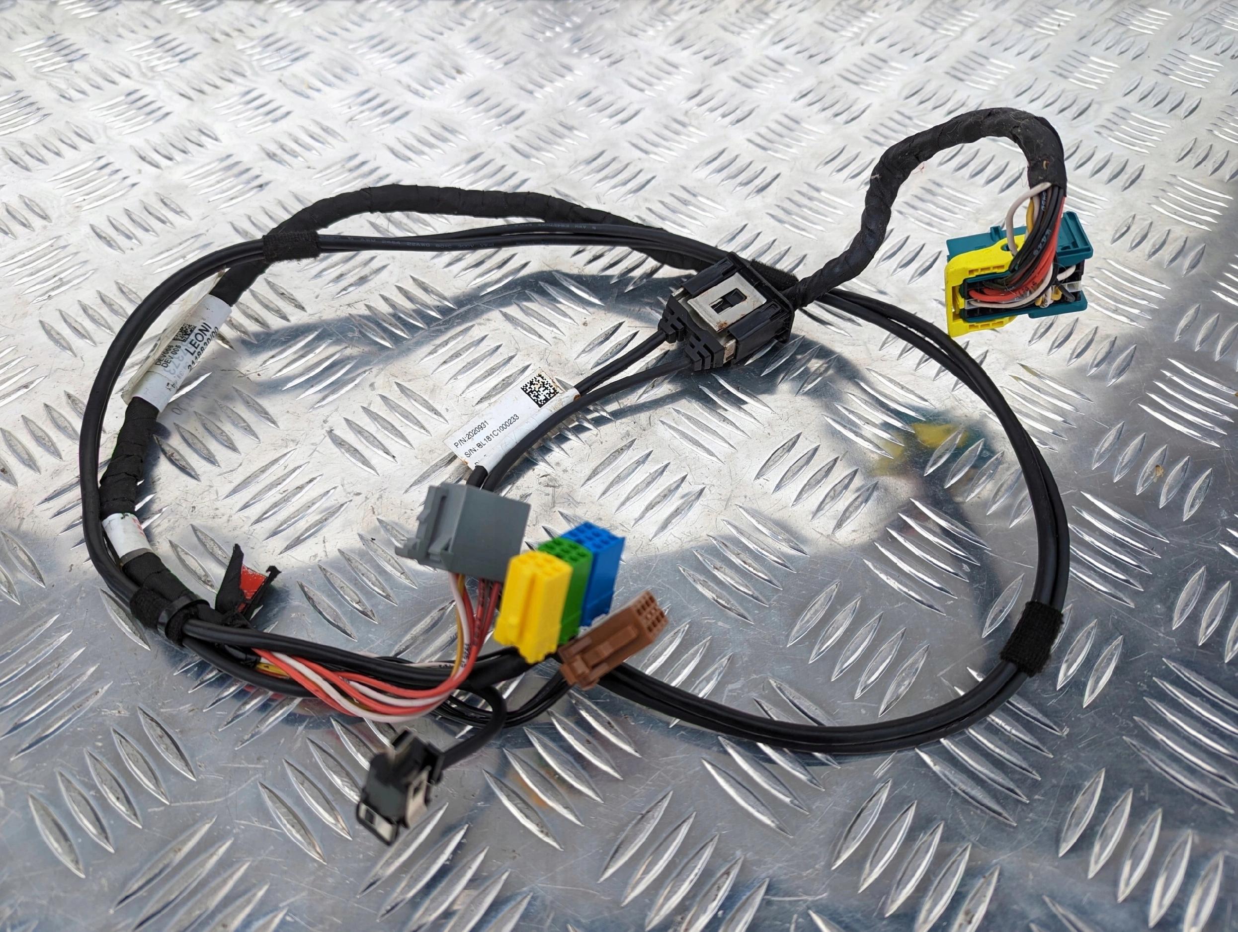 WIĄZKA GNIAZDO AUX USB DAF XF 106 LIFT - obrazek 2