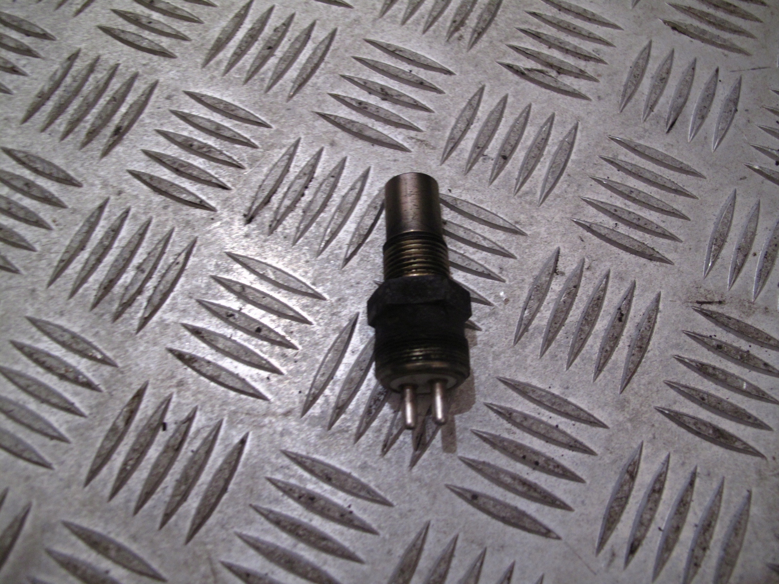 CZUJNIK PRĘDKOŚCI OBROTOWEJ SCANIA GRS 900 890 - obrazek 2