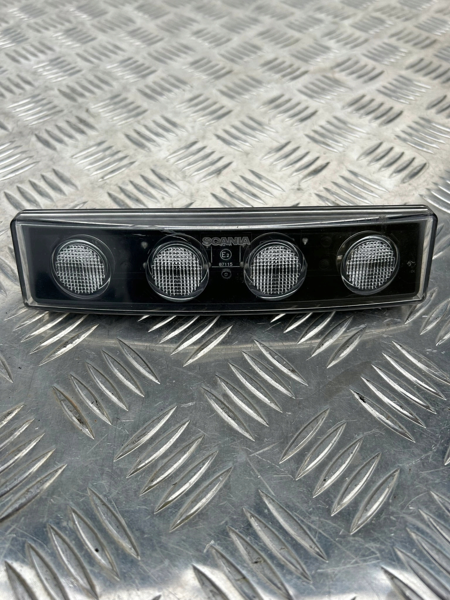 LAMPA LAMPKA OBRYSOWA SCANIA R