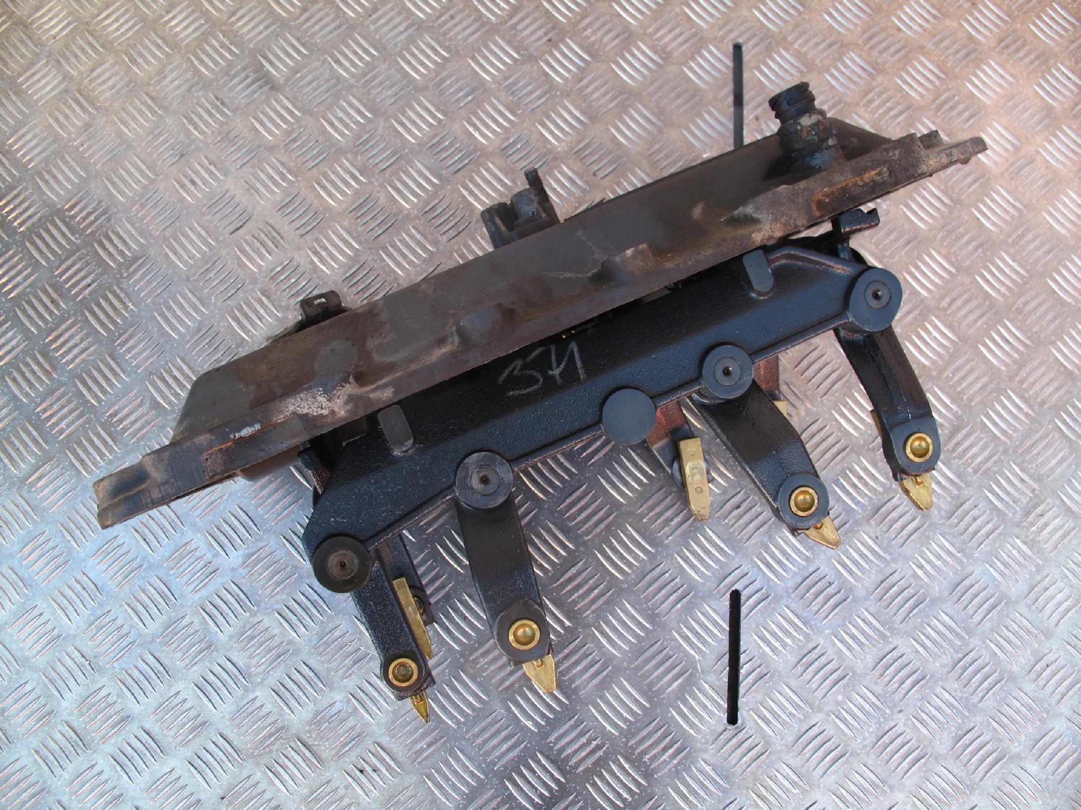 WODZIKI WYBIERAKA SCANIA GRS 900 890 - obrazek 3