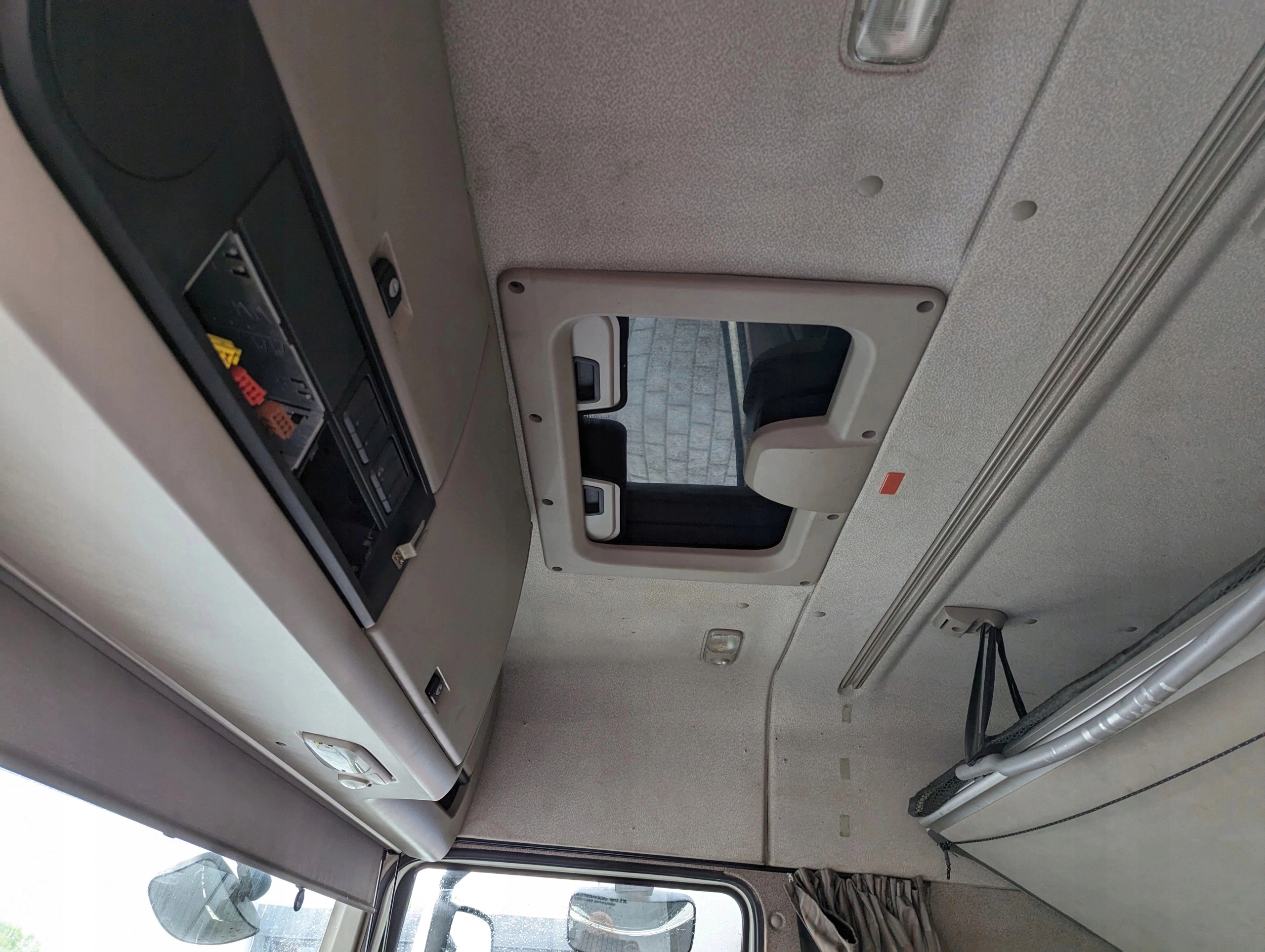 KABINA DAF XF 106 - obrazek 14