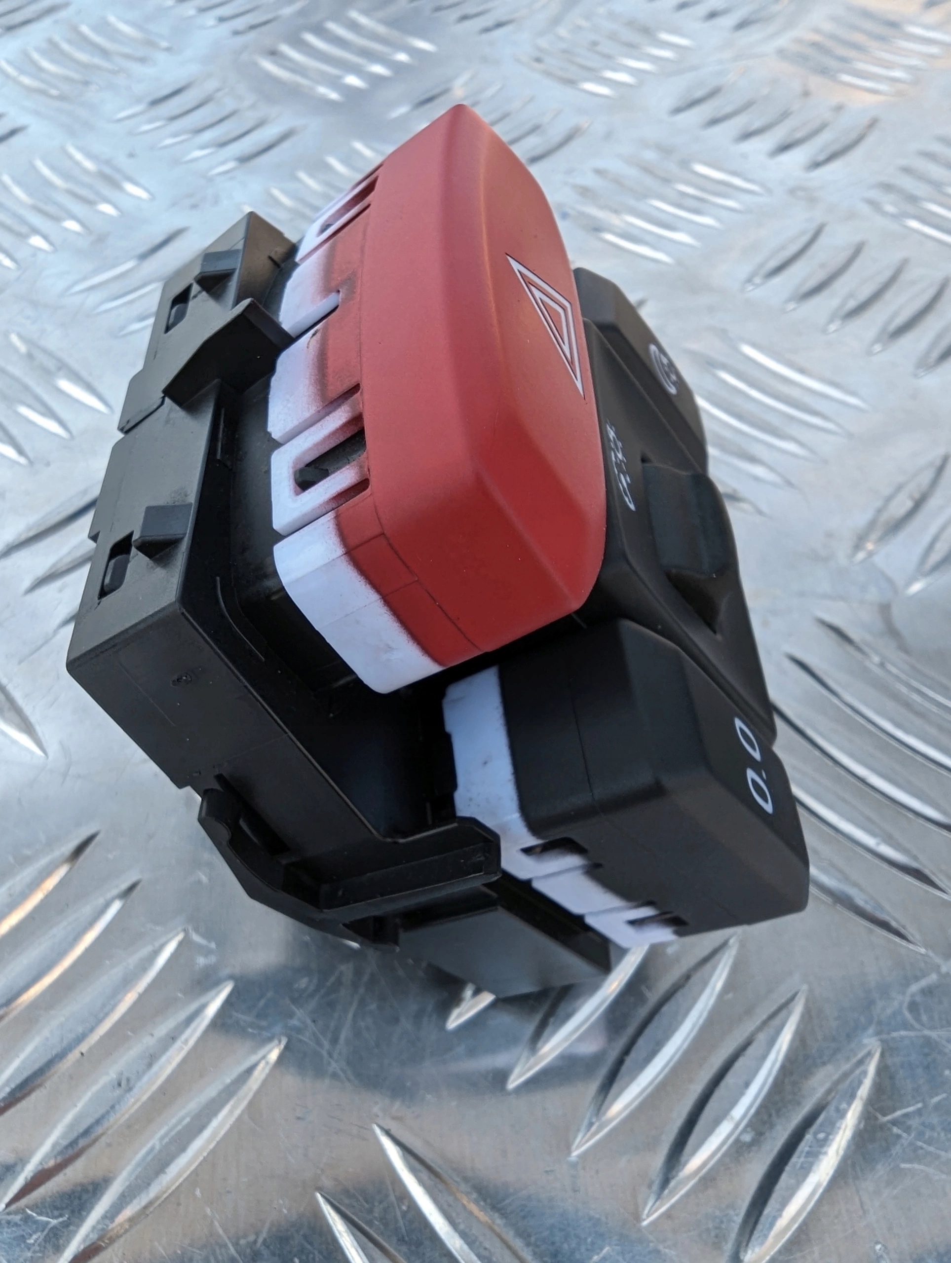 WŁĄCZNIK ŚWIATEŁ AWARYJNYCH SCANIA NTG - obrazek 3