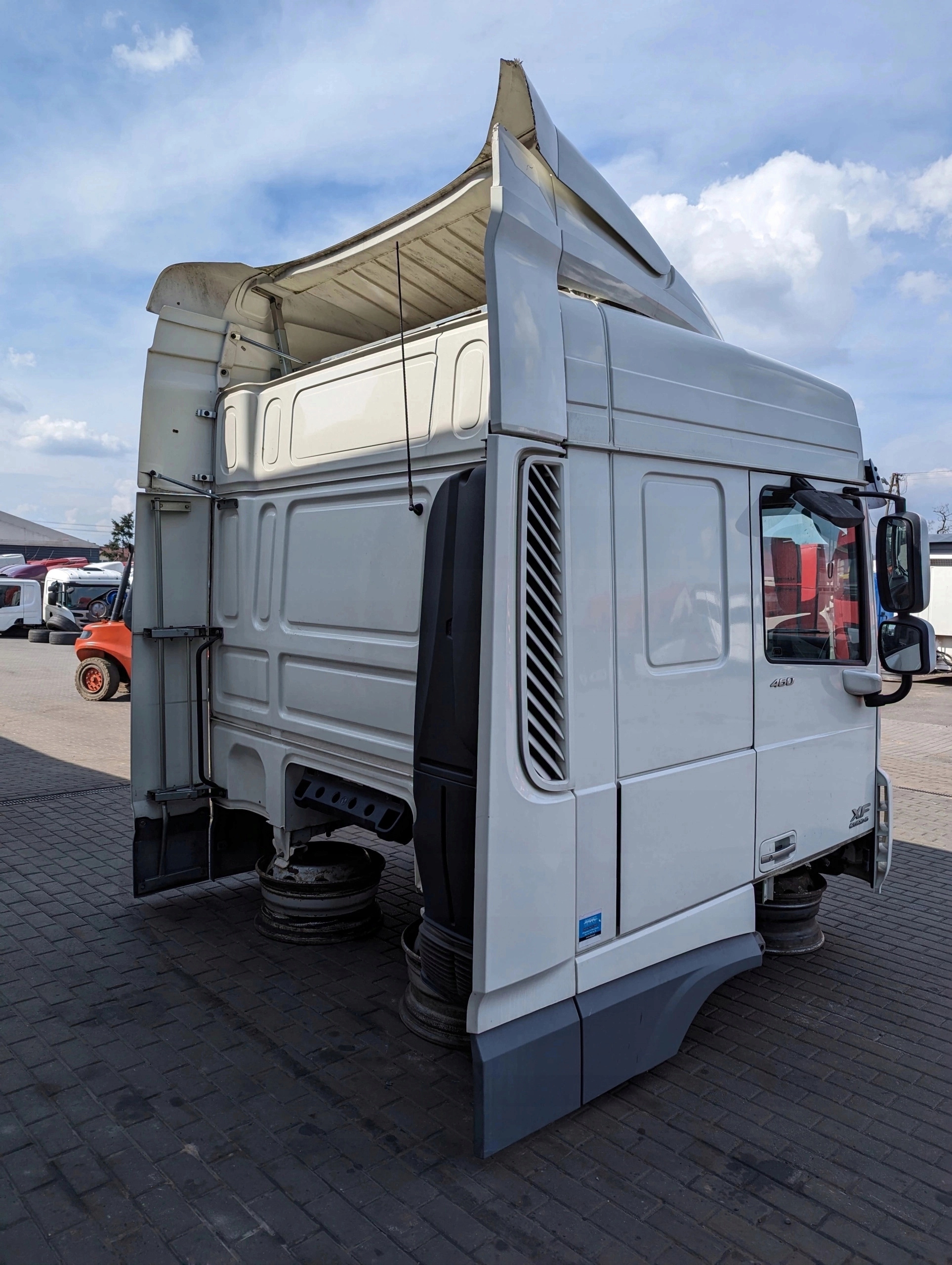 KABINA DAF XF 106 SC - obrazek 4