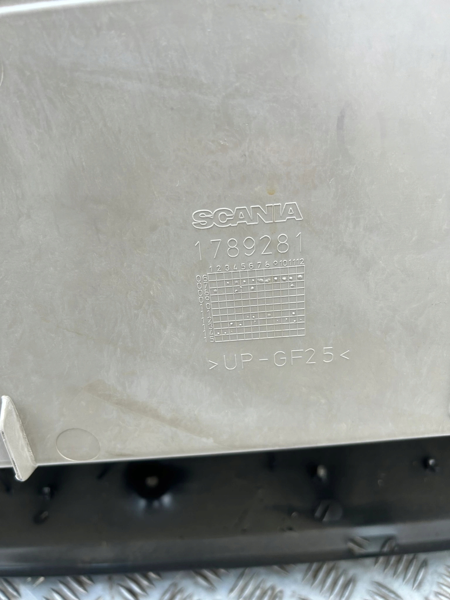 PÓŁKA KOKPIT GÓRNY SCANIA R STREAMLINE - obrazek 8