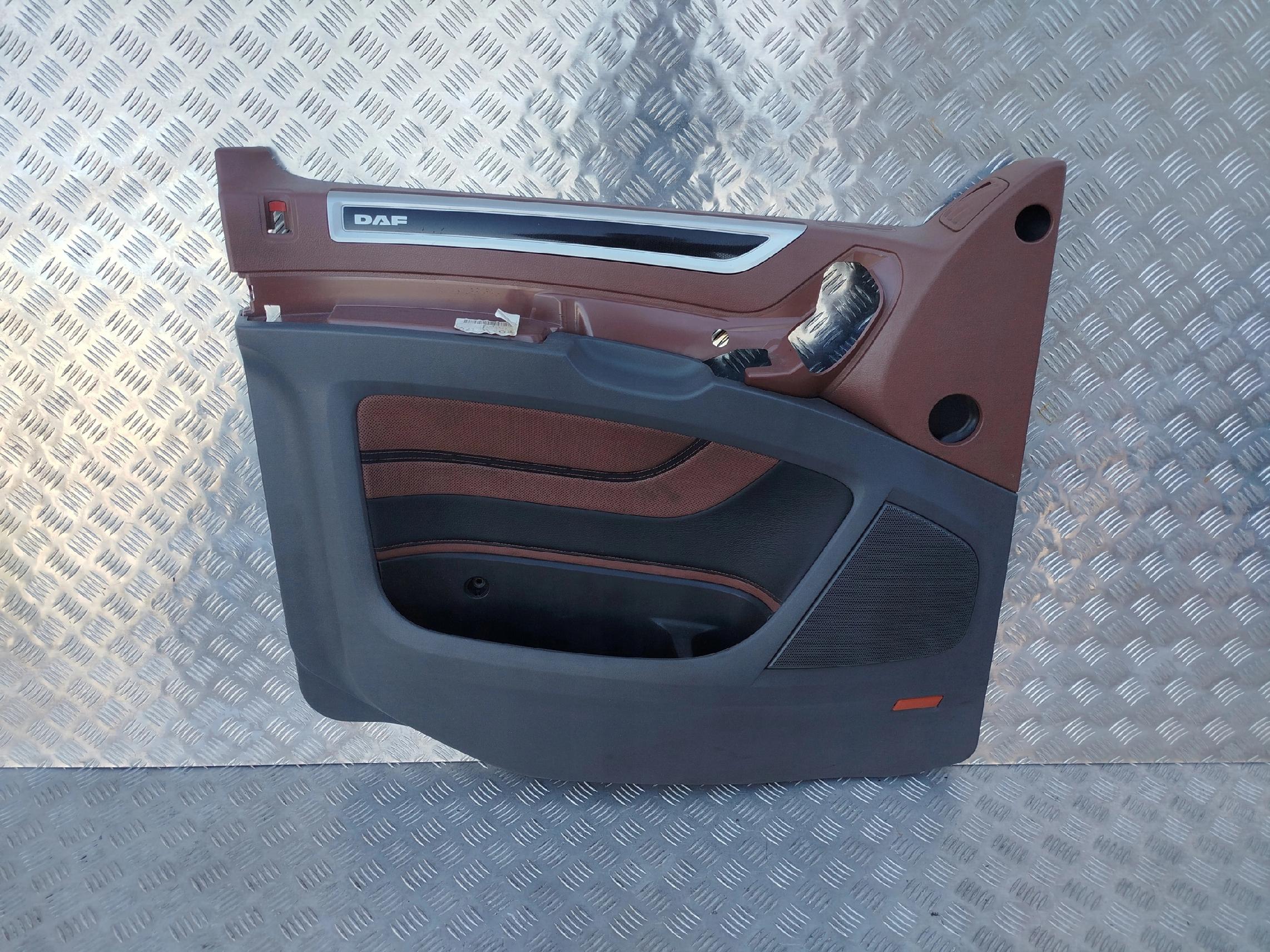TAPICERKA BOCZEK DRZWI LEWY DAF XF 106 LIFT