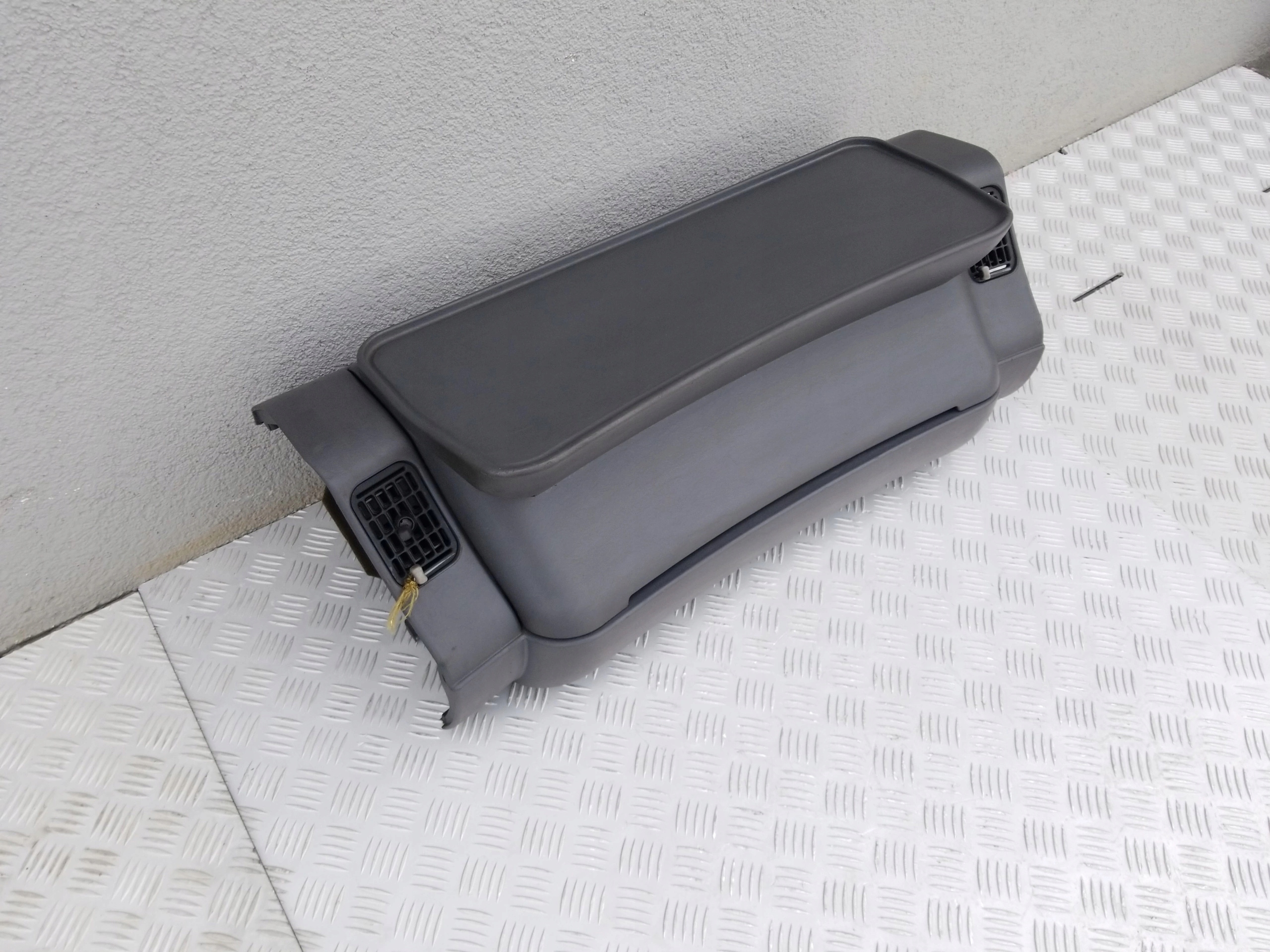 PÓŁKA ŚNIADANIOWA KOKPIT SCANIA R Z DYFUZORAMI - obrazek 2