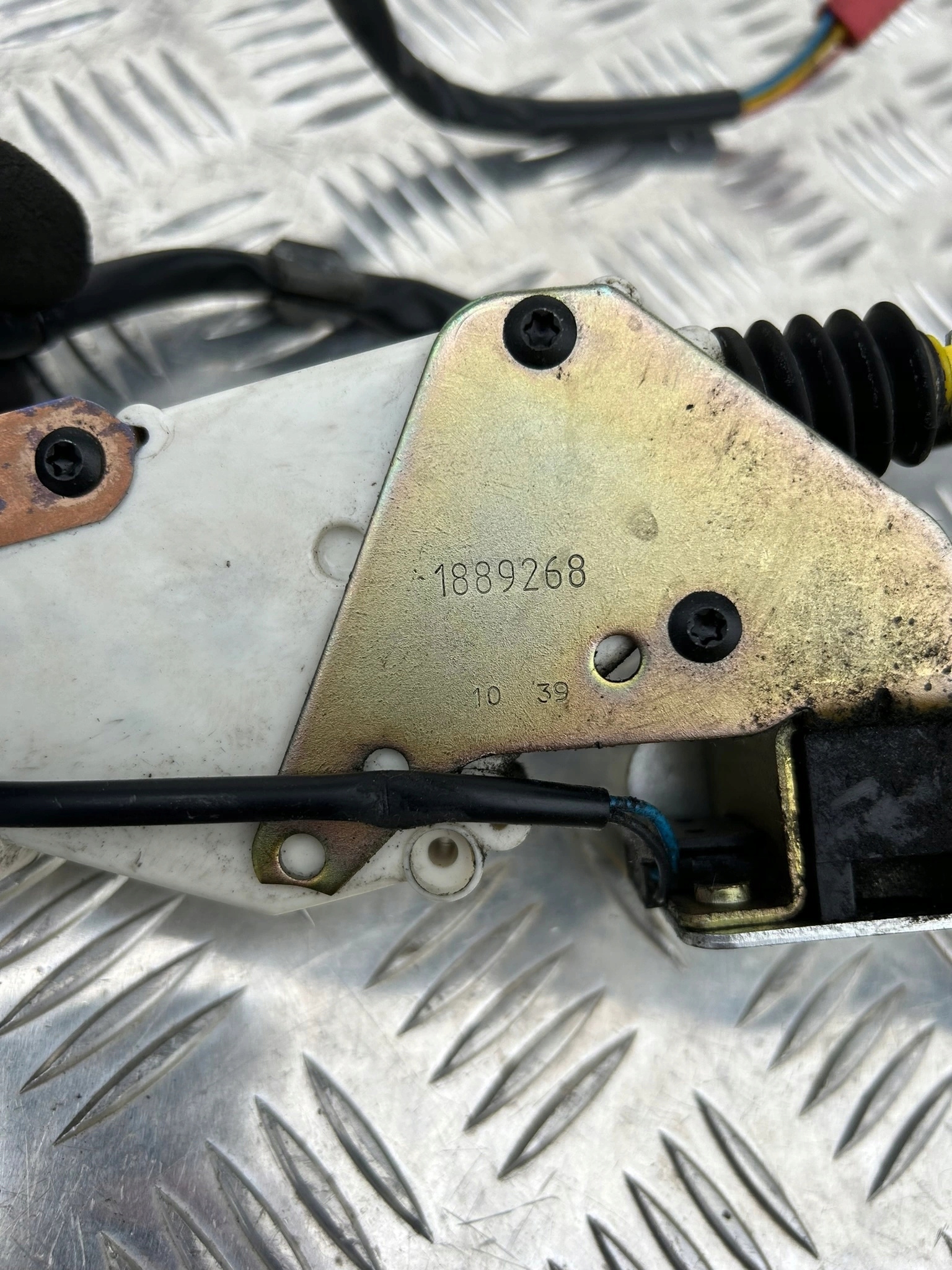 ZAMEK DRZWI Z CENTRALKĄ SCANIA R - obrazek 3