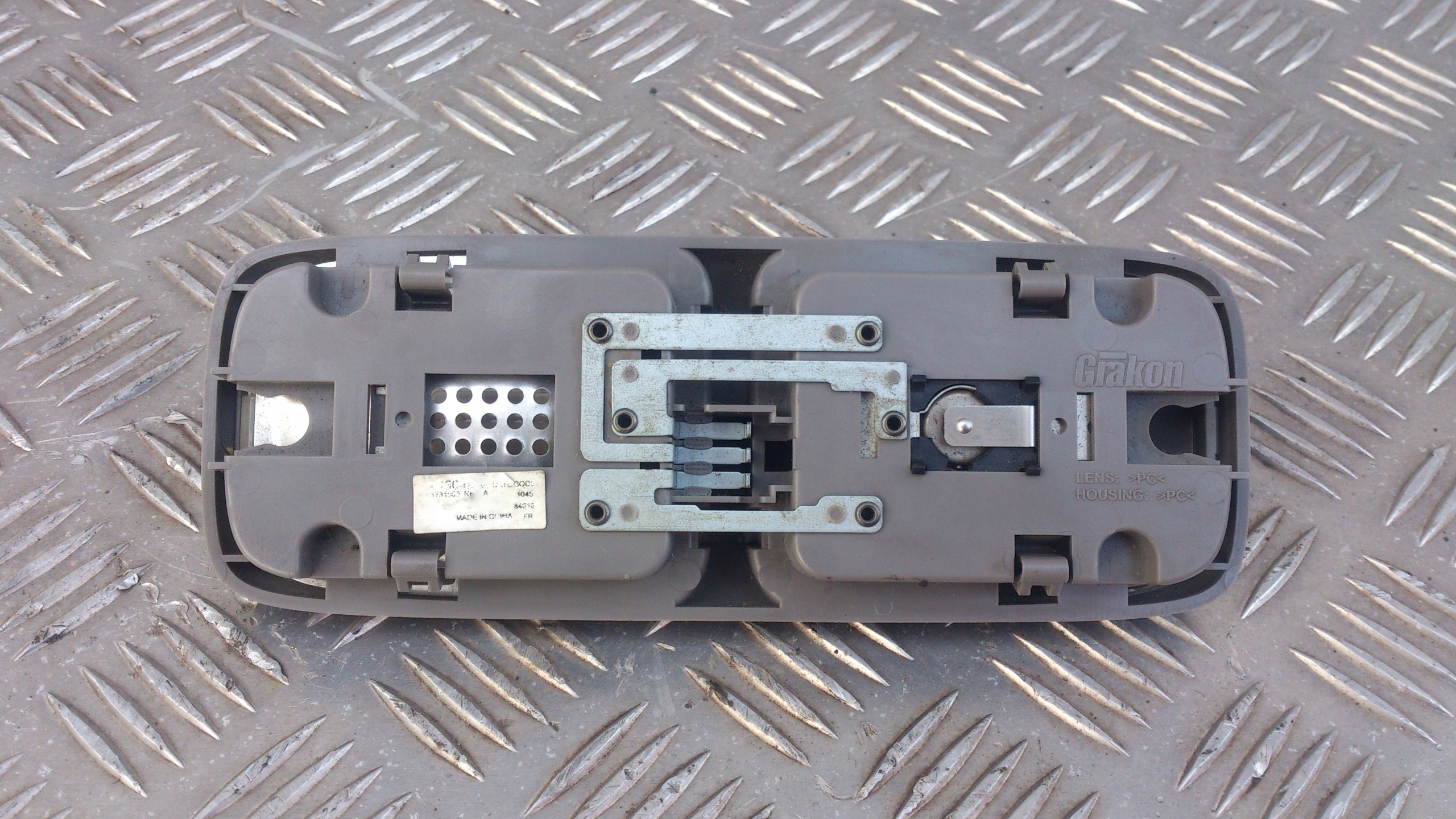 LAMPA LAMPKA OŚWIETLENIA WNETRZA KABINY DAF XF 105 - obrazek 3