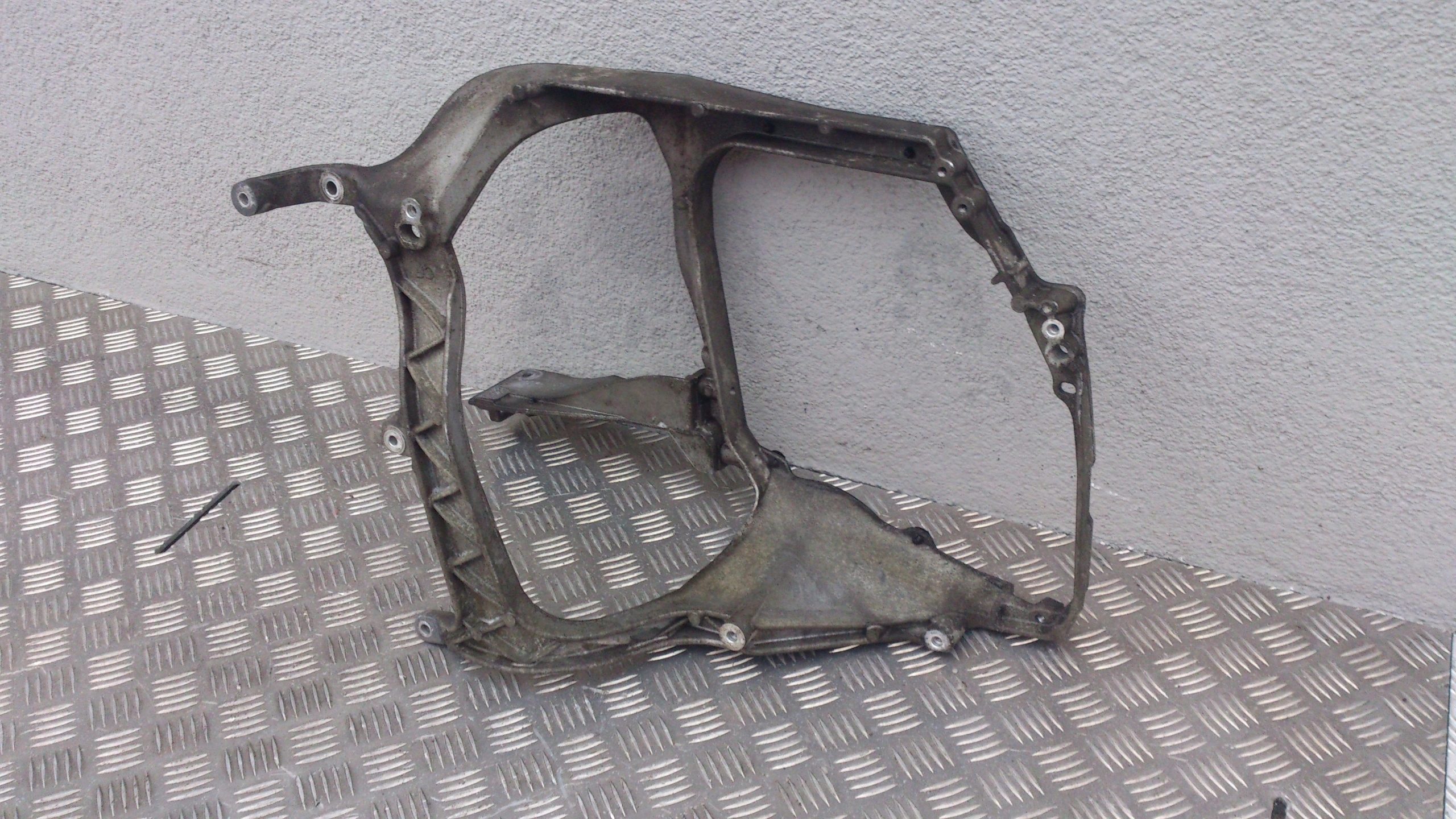 MOCOWANIE REFLEKTORA LAMPY LEWY DAF CF - obrazek 2