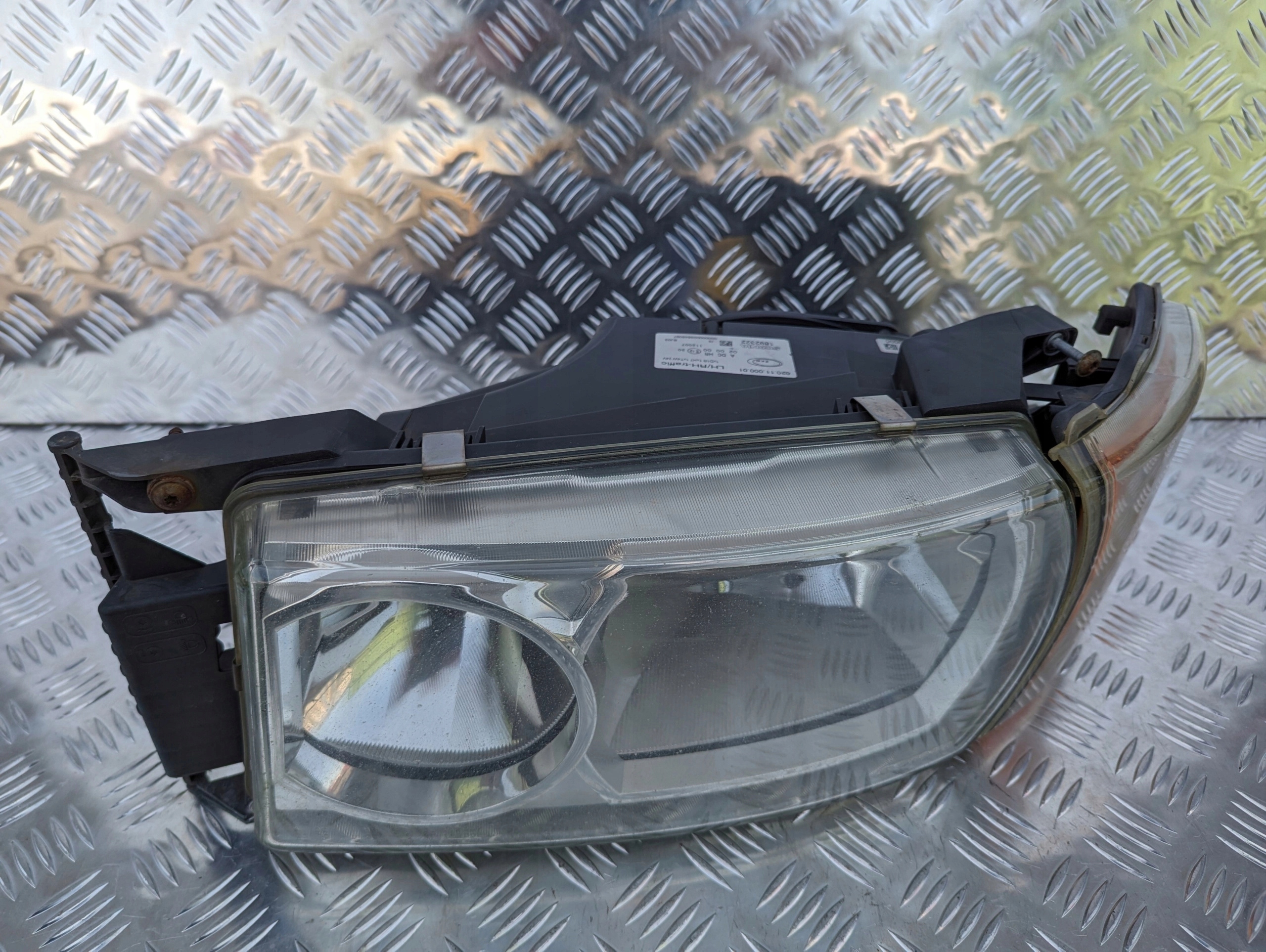 REFLEKTOR LAMPA PRZEDNIA LEWA SCANIA R - obrazek 2