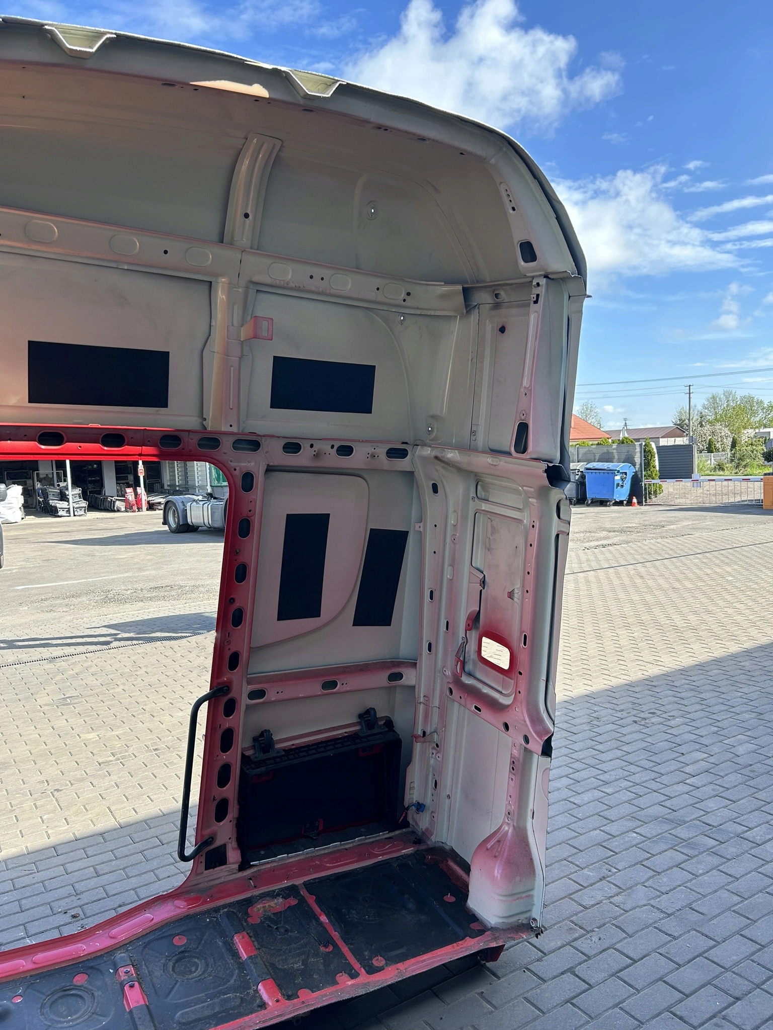 BOK KABINY DUŻY SCHOWEK SCANIA R TOPLINE - obrazek 4