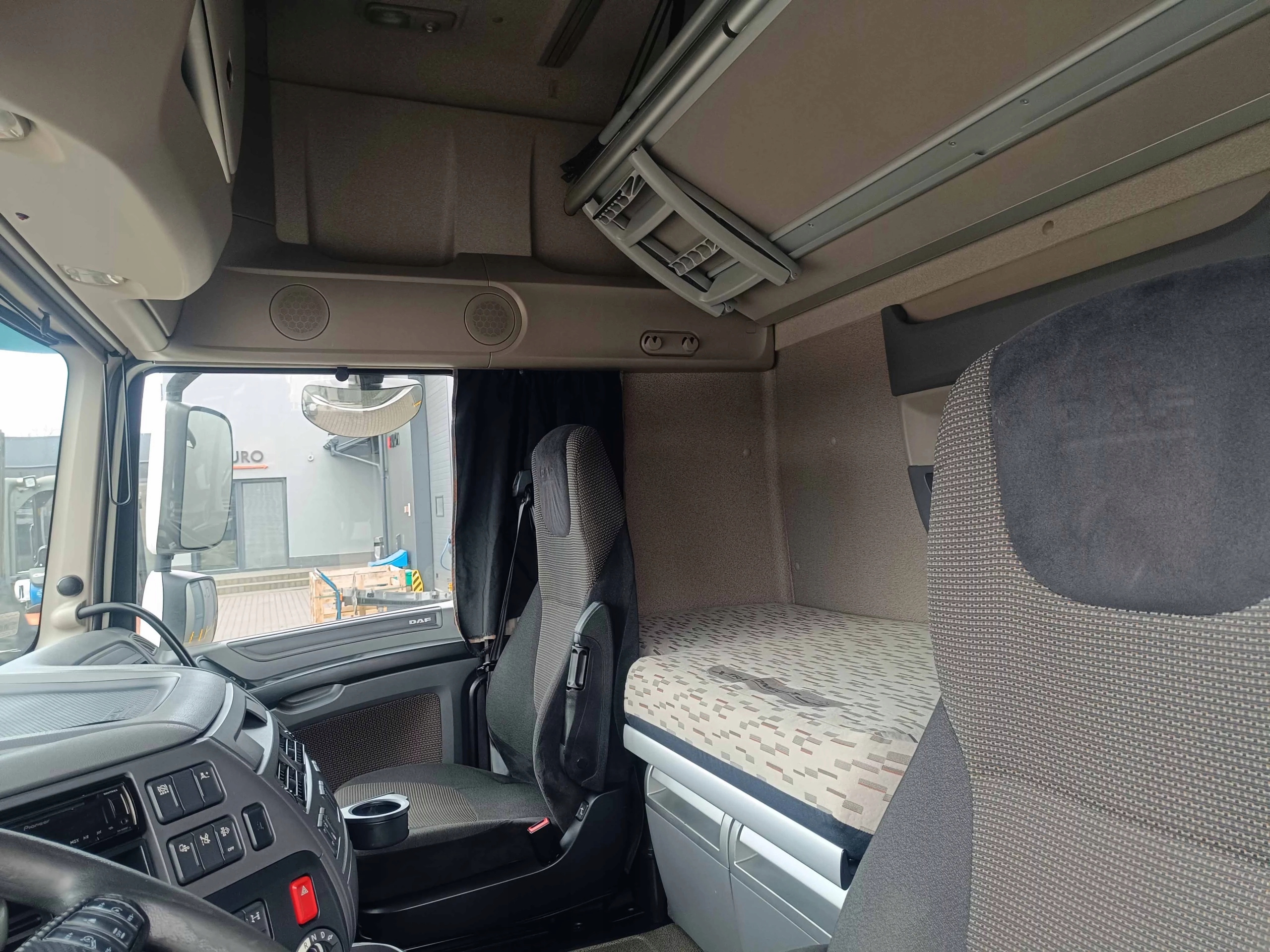 KABINA DAF XF 106 - obrazek 8