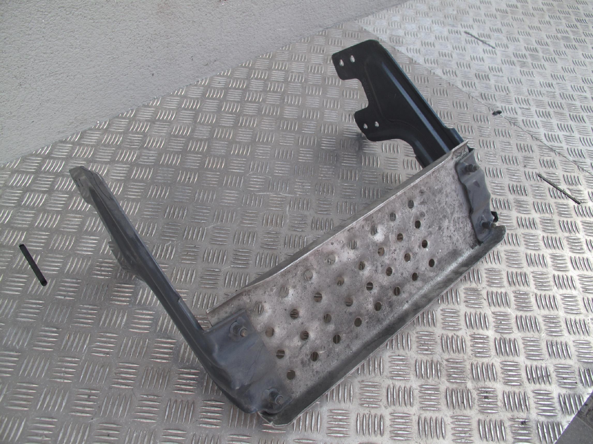 STOPIEŃ Z MOCOWANIAMI WEJŚCIA DO KABINY SCANIA R S - obrazek 7