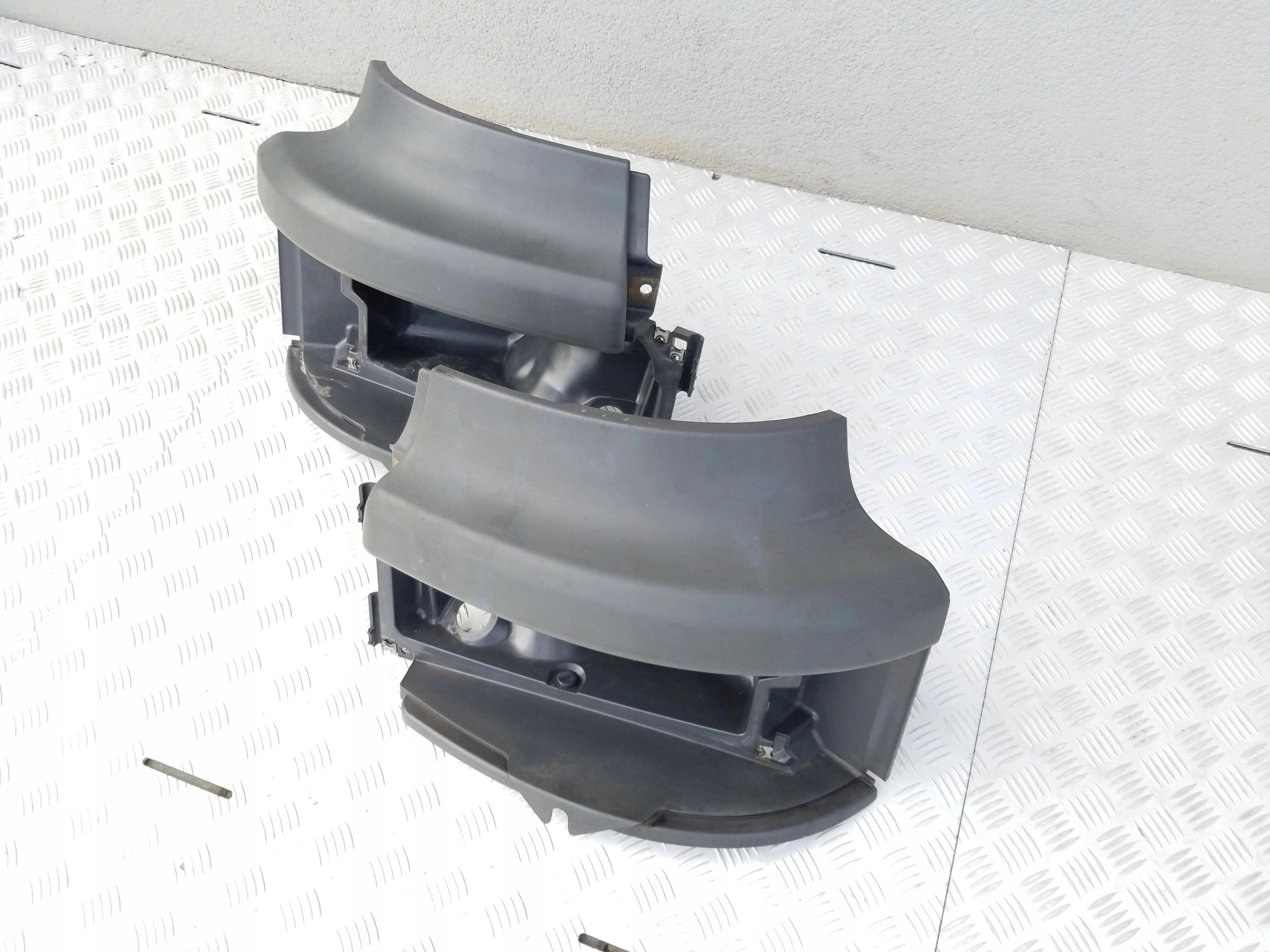 OBUDOWA GARNEK LAMPY REFLEKTORA OKULAR SCANIA R - obrazek 2