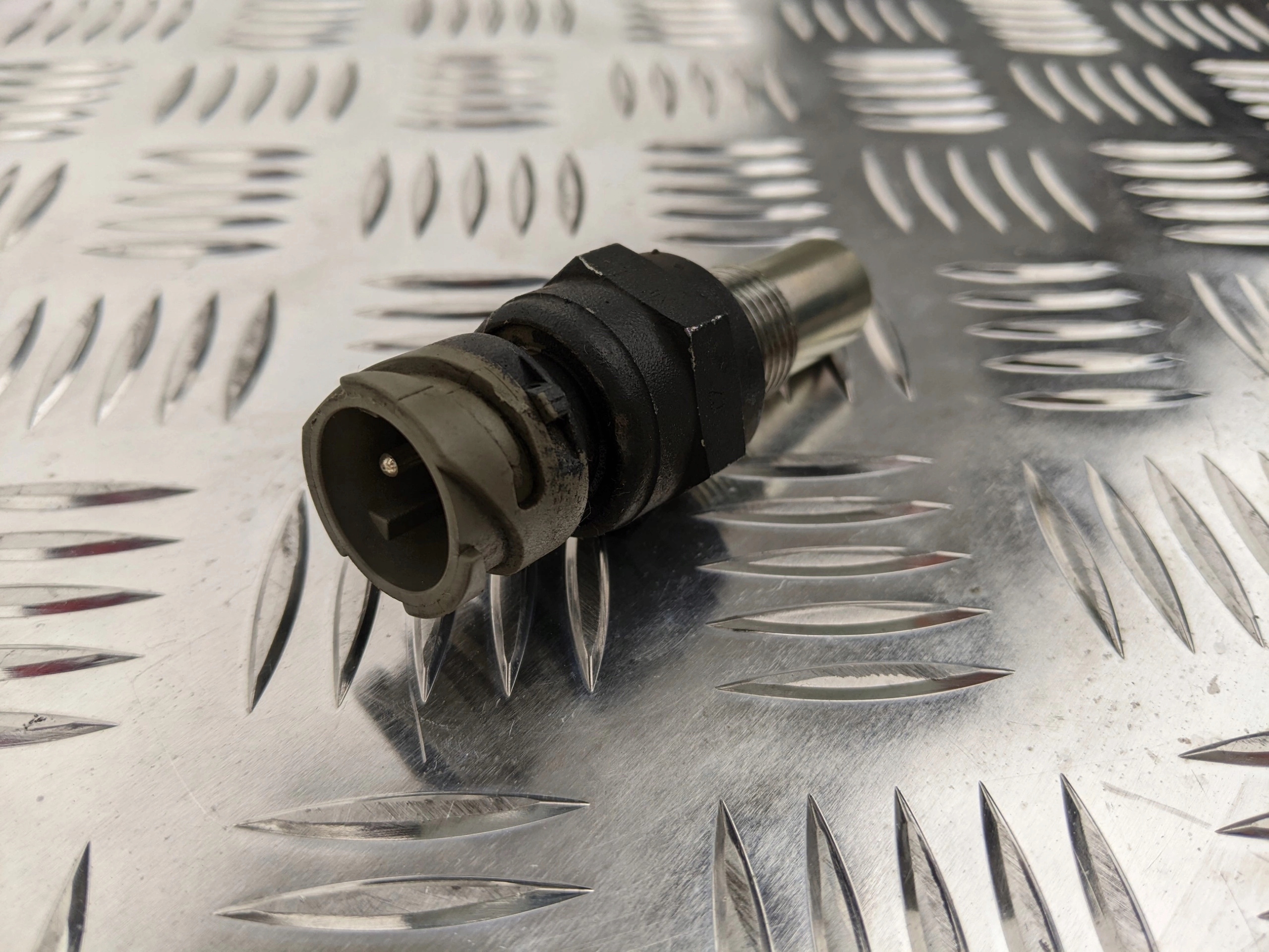 CZUJNIK PRĘDKOŚCI SKRZYNI SCANIA GRS 900 890 - obrazek 4