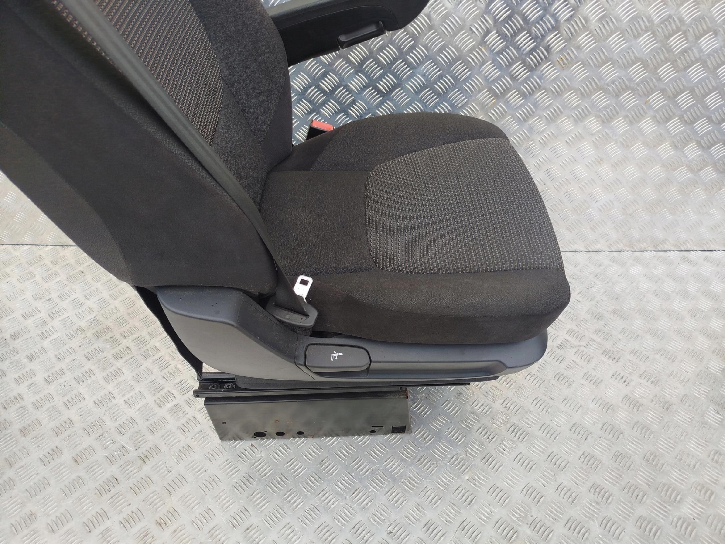 FOTEL PASAŻERA SZTYWNY DAF XF 106 - obrazek 4