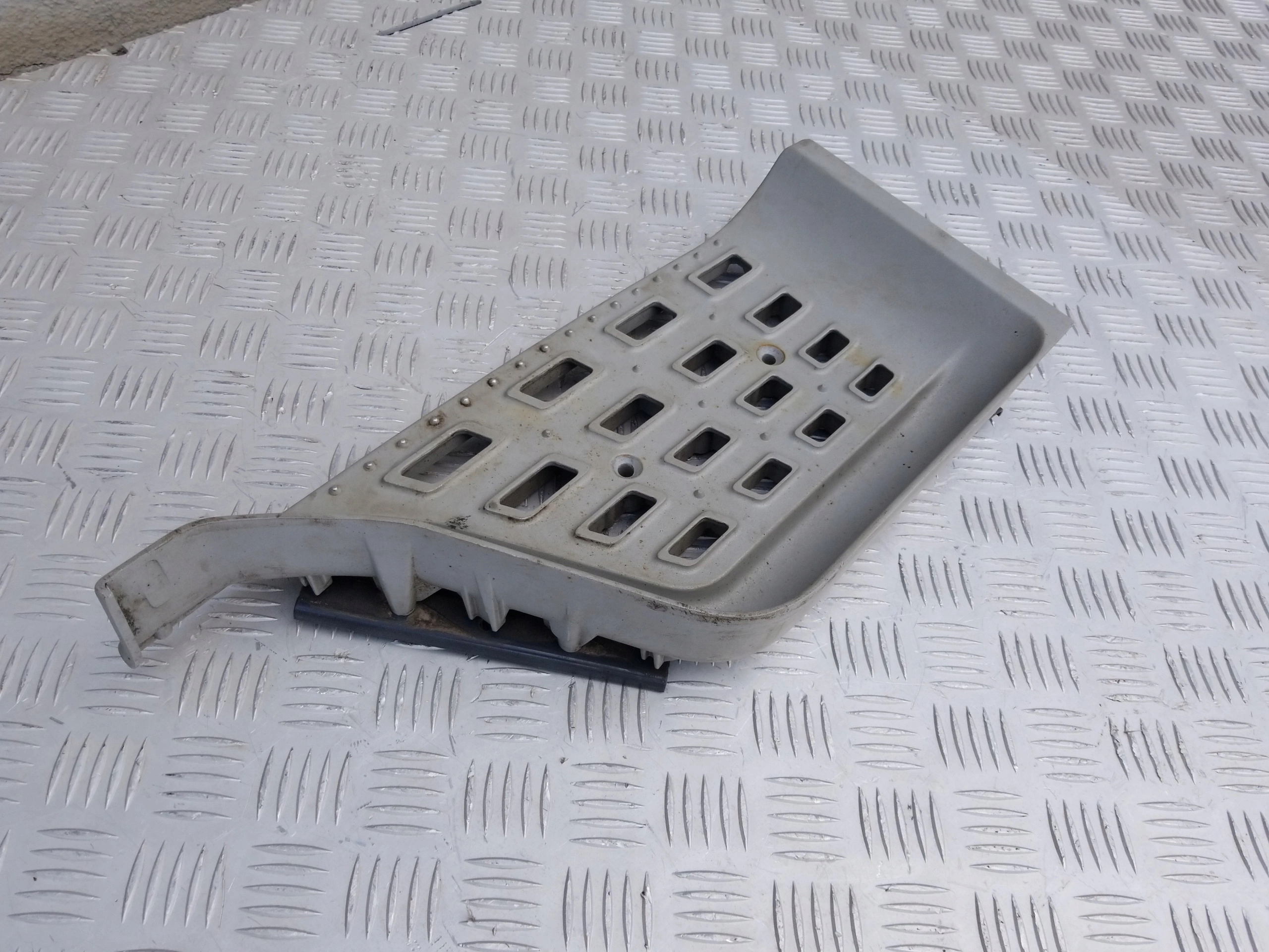 NAKŁADKA STOPNIA DOLNEGO DAF CF 450 LIFT - obrazek 3